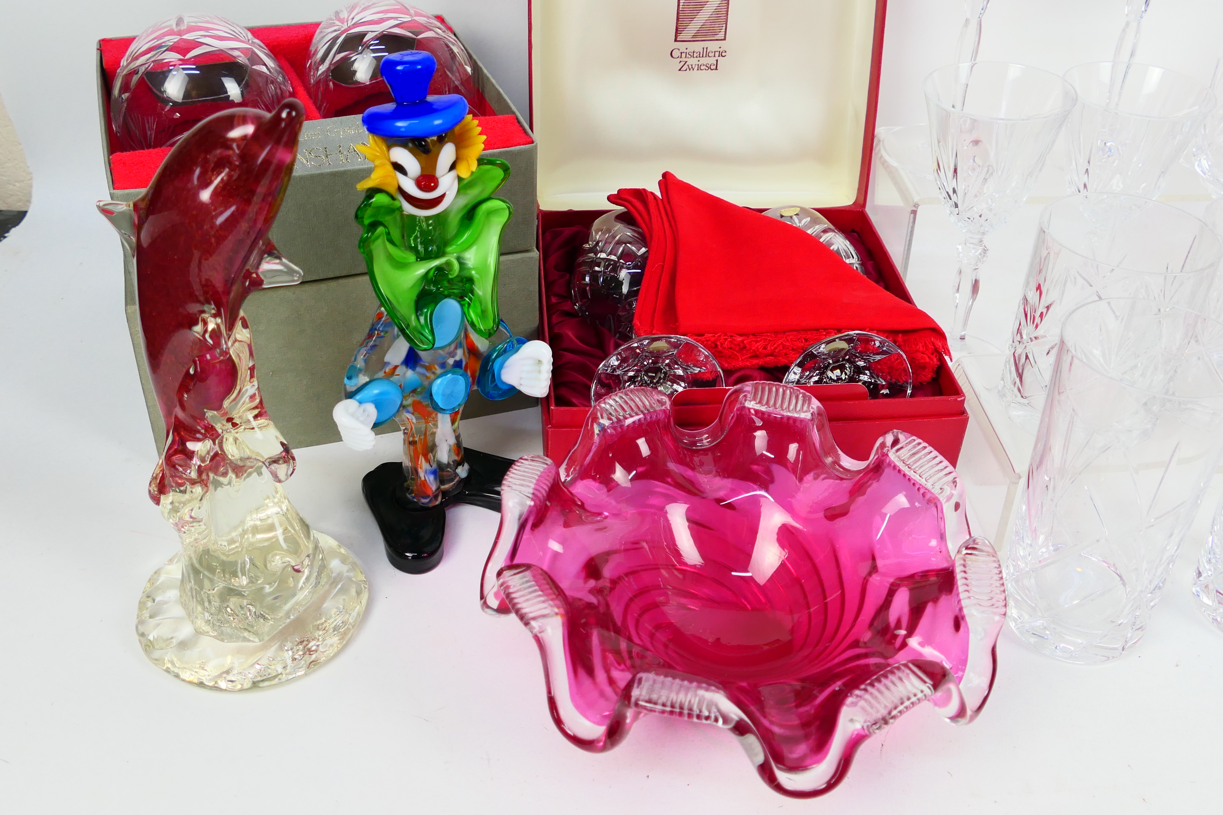 Lot to include Murano style clowns, crystal wine and similar glasses, cranberry glass and other, - Image 2 of 5