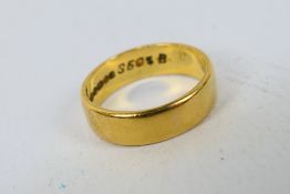 A hallmarked 22ct gold wedding band, size K½, approx weight 4.
