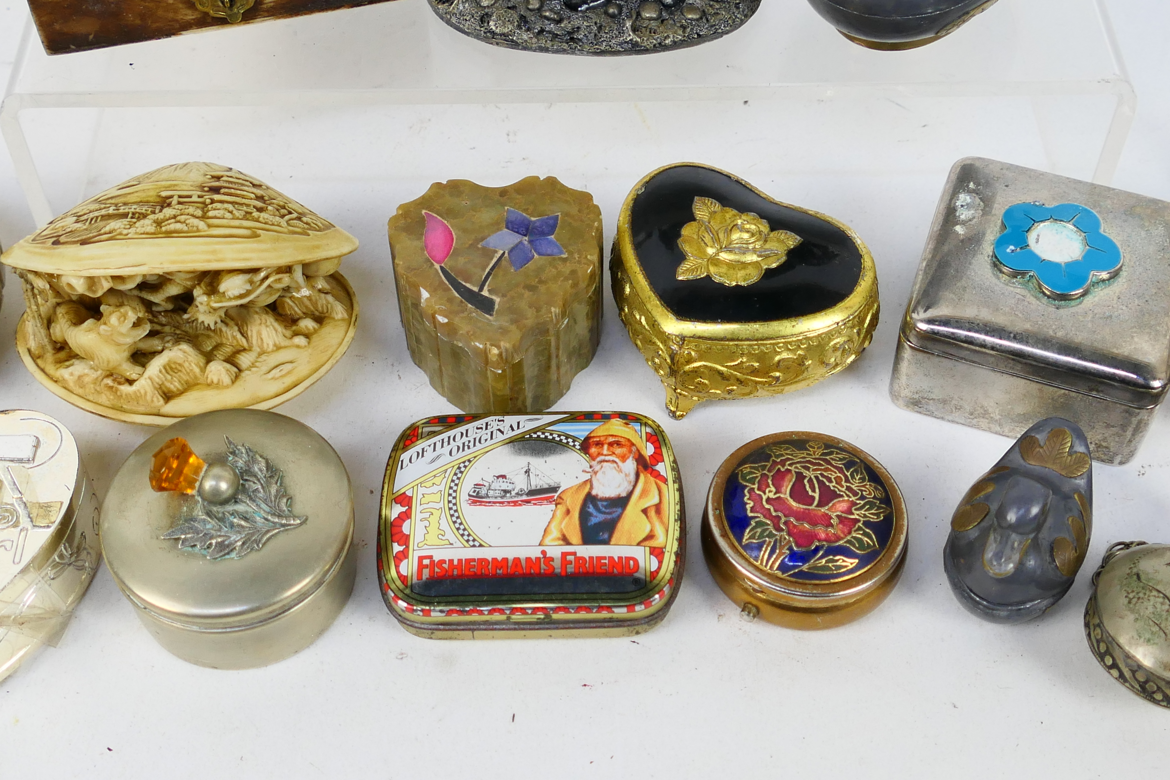 Small collectables to include trinket boxes, pill boxes, pewter dragon figure, - Image 5 of 6