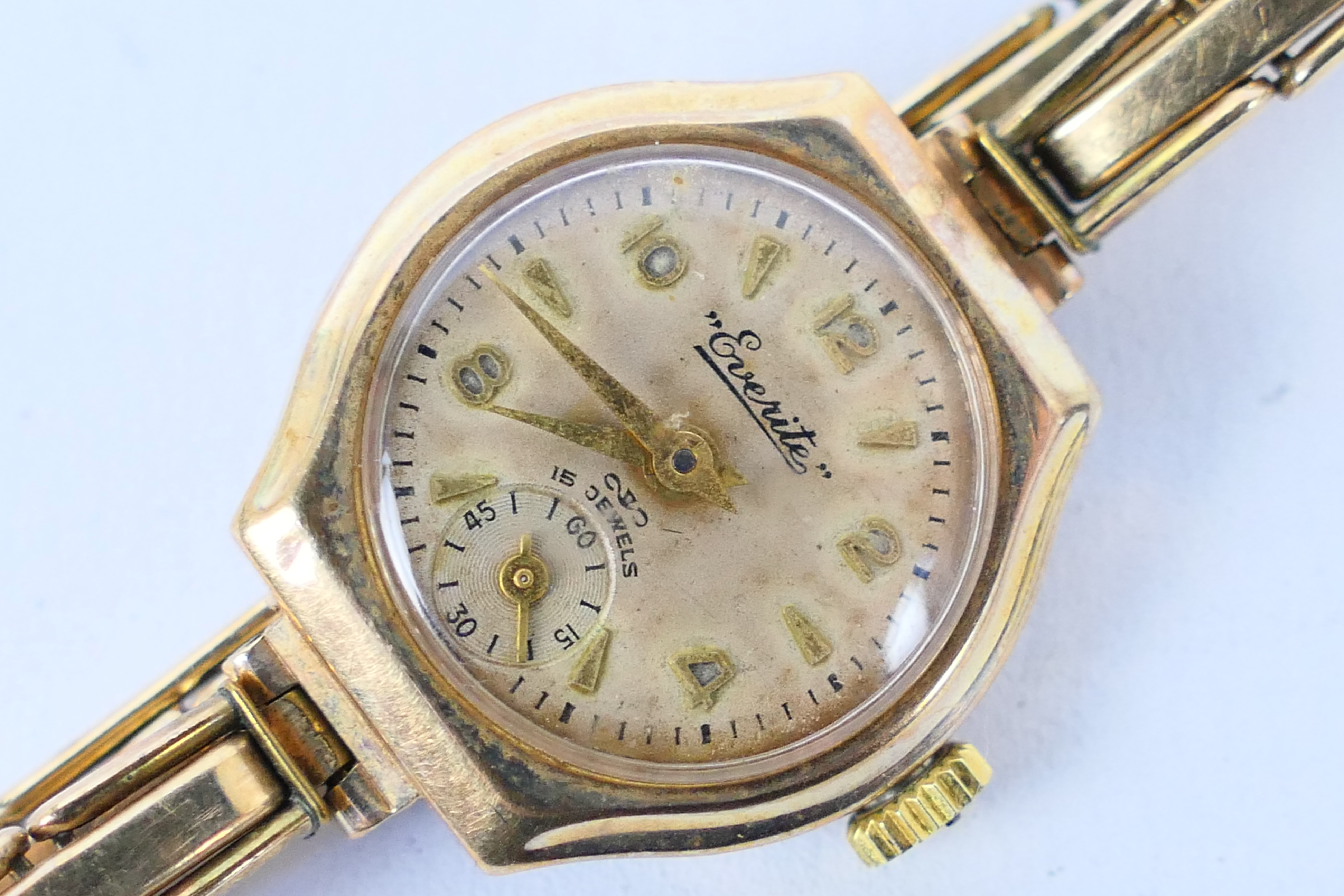 A lady's hexagonal 9ct yellow gold Everite bracelet watch with mechanical movement, - Image 2 of 4