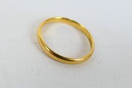 A hallmarked 22ct gold wedding band, size L, approx weight 1.
