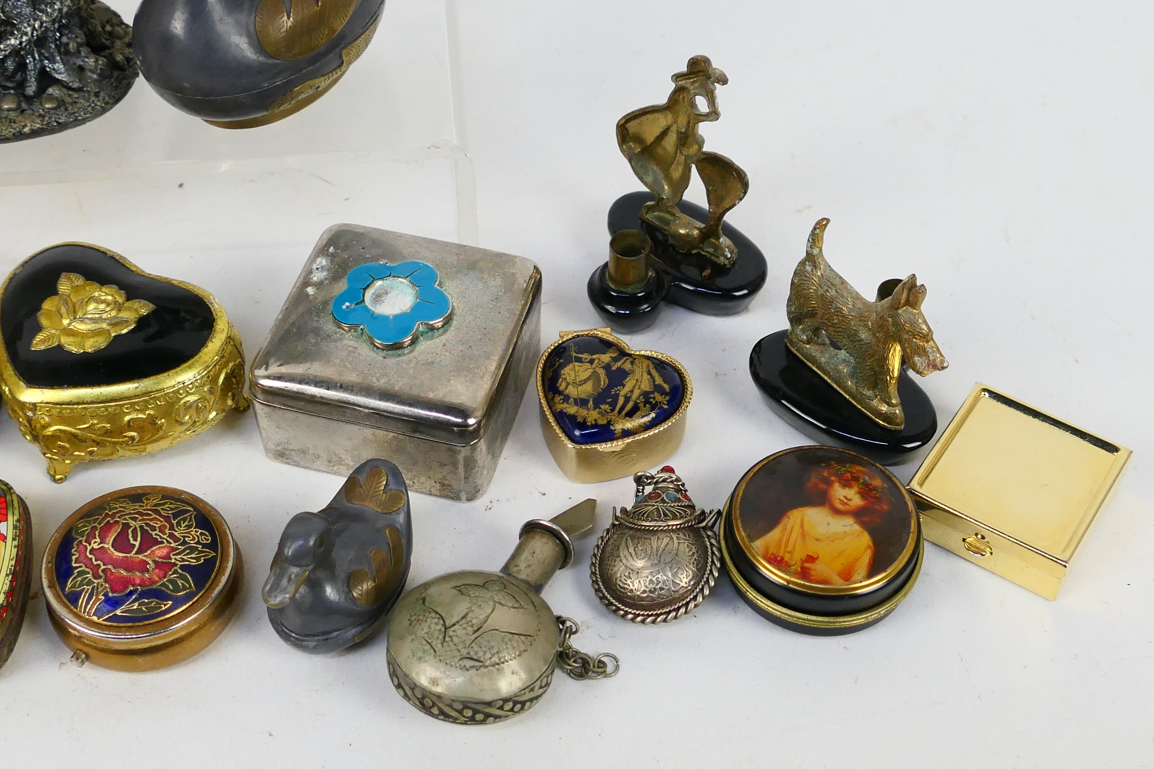 Small collectables to include trinket boxes, pill boxes, pewter dragon figure, - Image 6 of 6