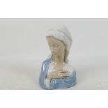 Lladro - A porcelain bust of the Madonna, approximately 22 cm (h).