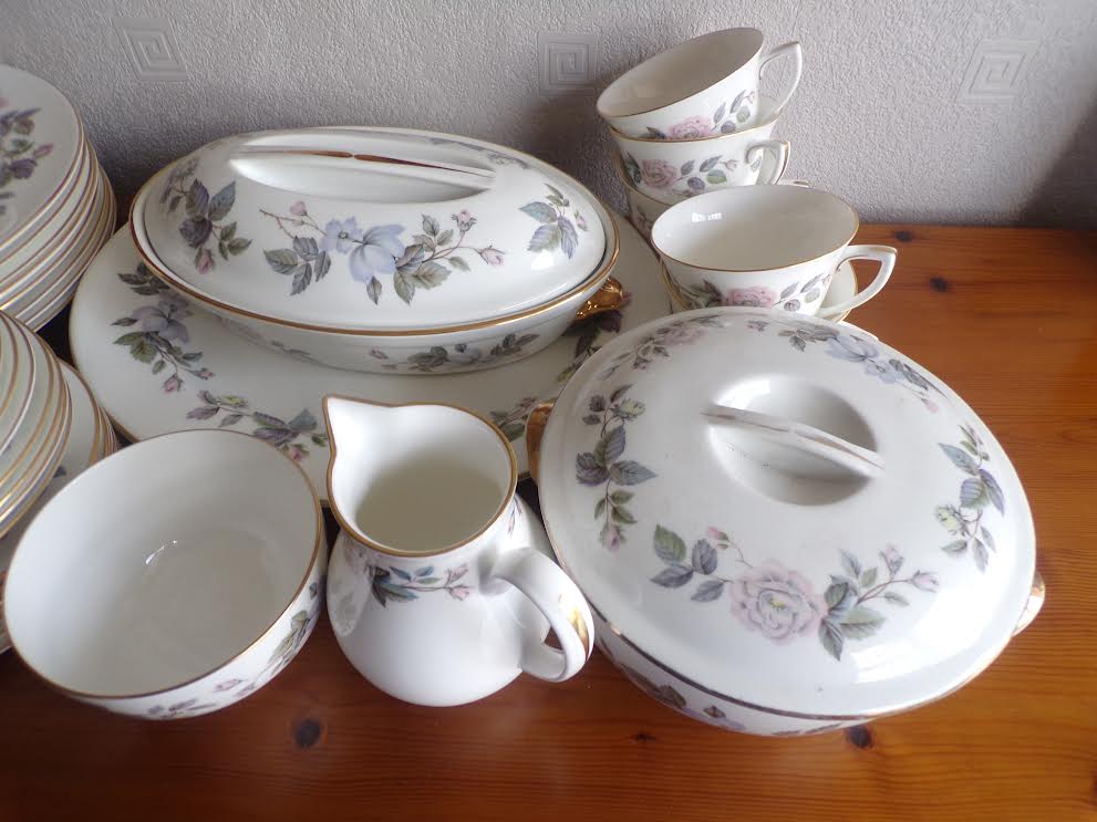 Royal Worcester - A collection of dinner and tea wares in the June Garland pattern, - Image 4 of 8
