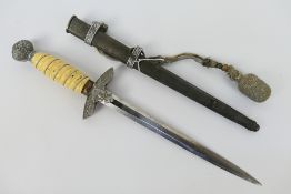 German Third Reich Luftwaffe officers dagger and scabbard, 2nd model, by F.W. Holler Solingen.