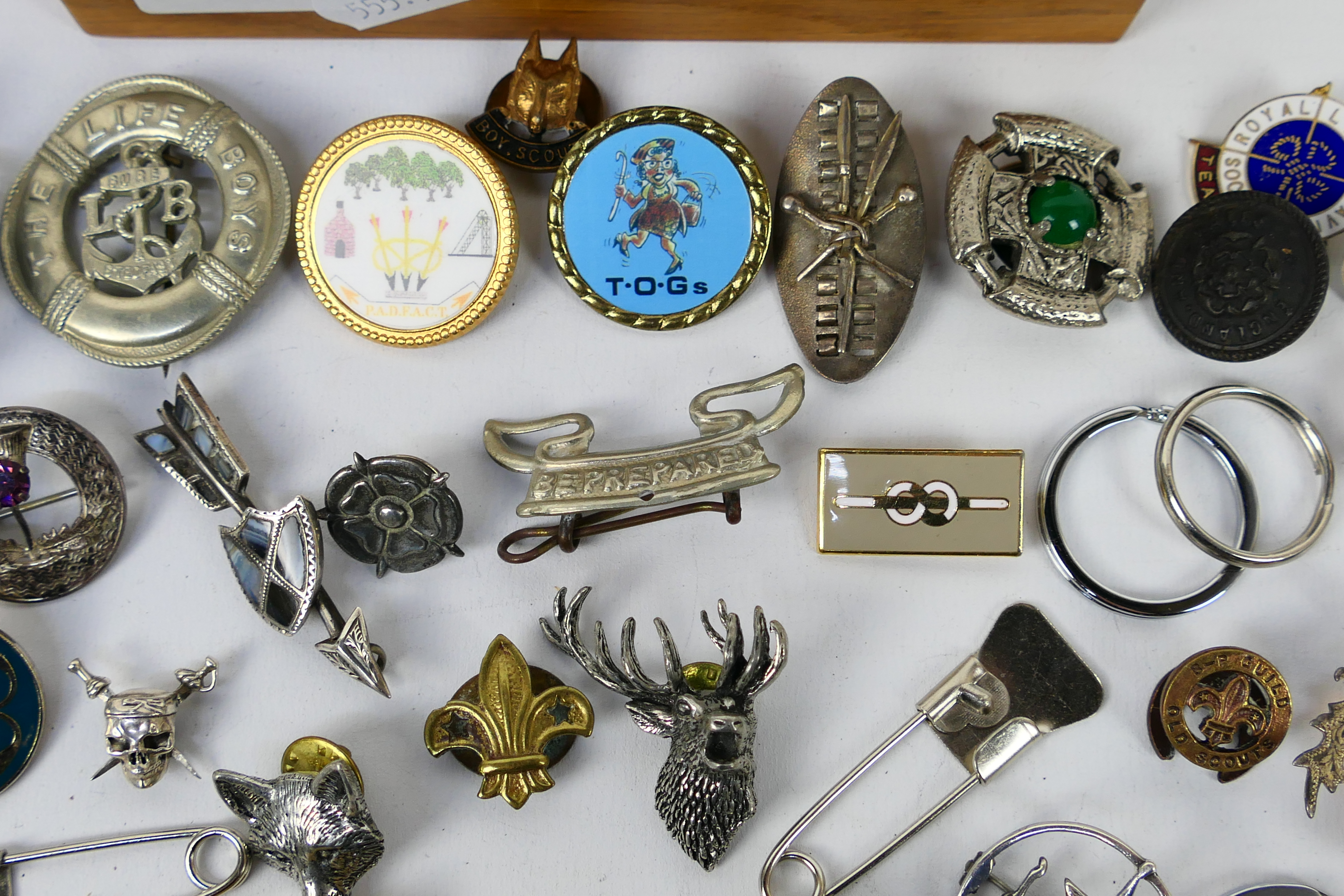 A quantity of pin badges, brooches and similar, some examples stamped Silver. - Image 6 of 8