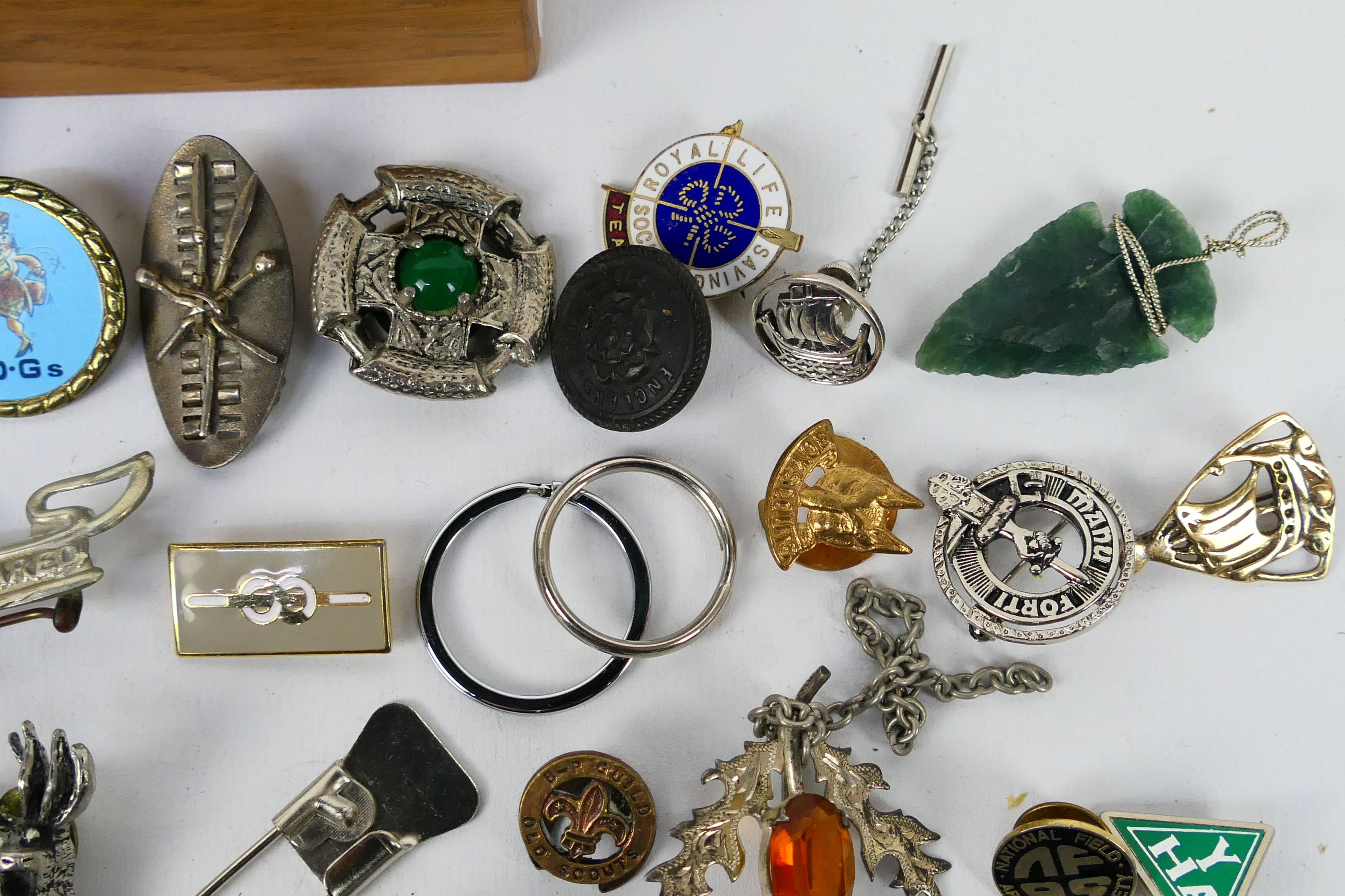 A quantity of pin badges, brooches and similar, some examples stamped Silver. - Image 5 of 8