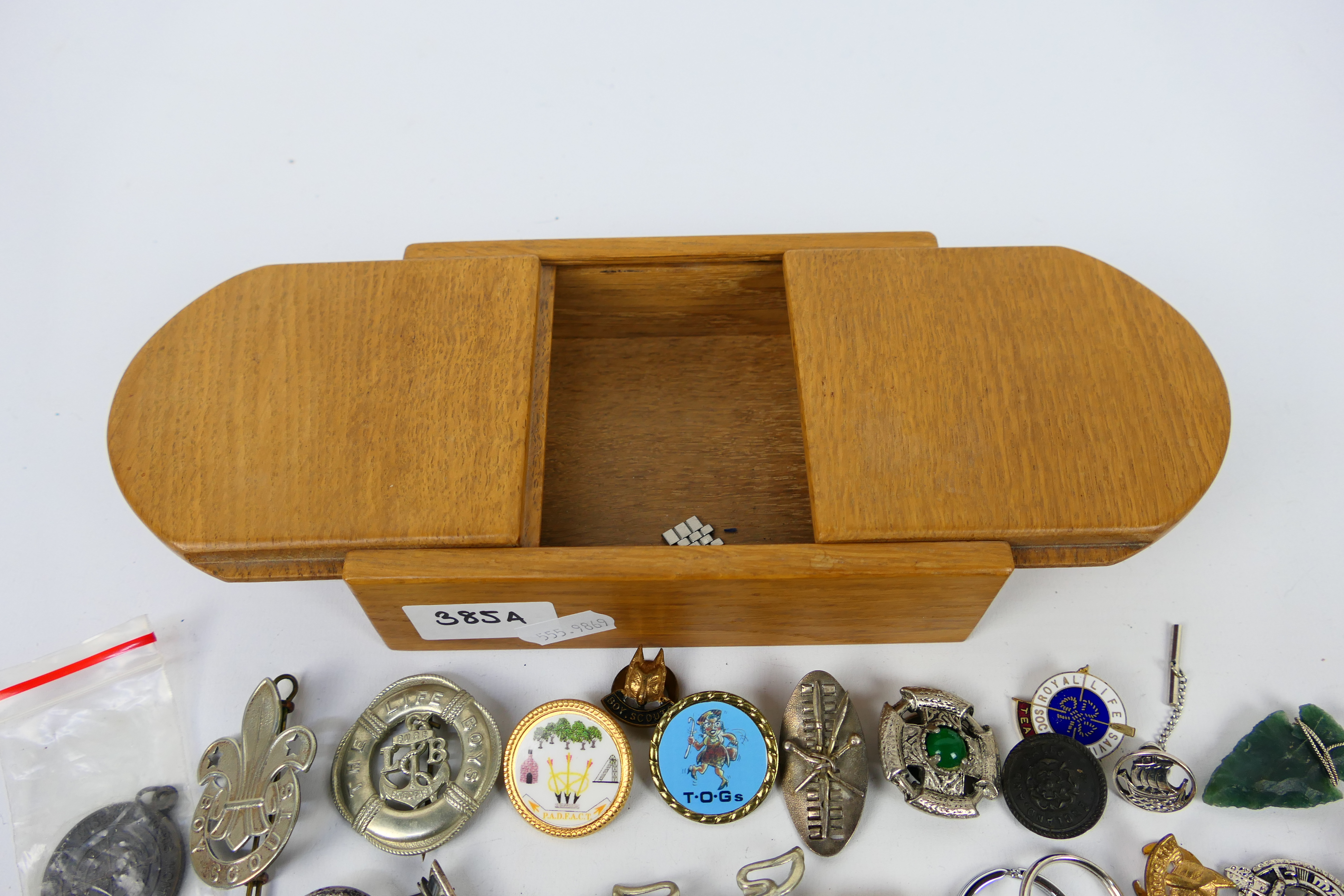 A quantity of pin badges, brooches and similar, some examples stamped Silver. - Image 7 of 8