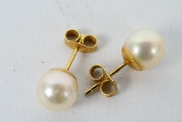 A pair of Pearl stud earrings with 18 ct yellow gold fittings,