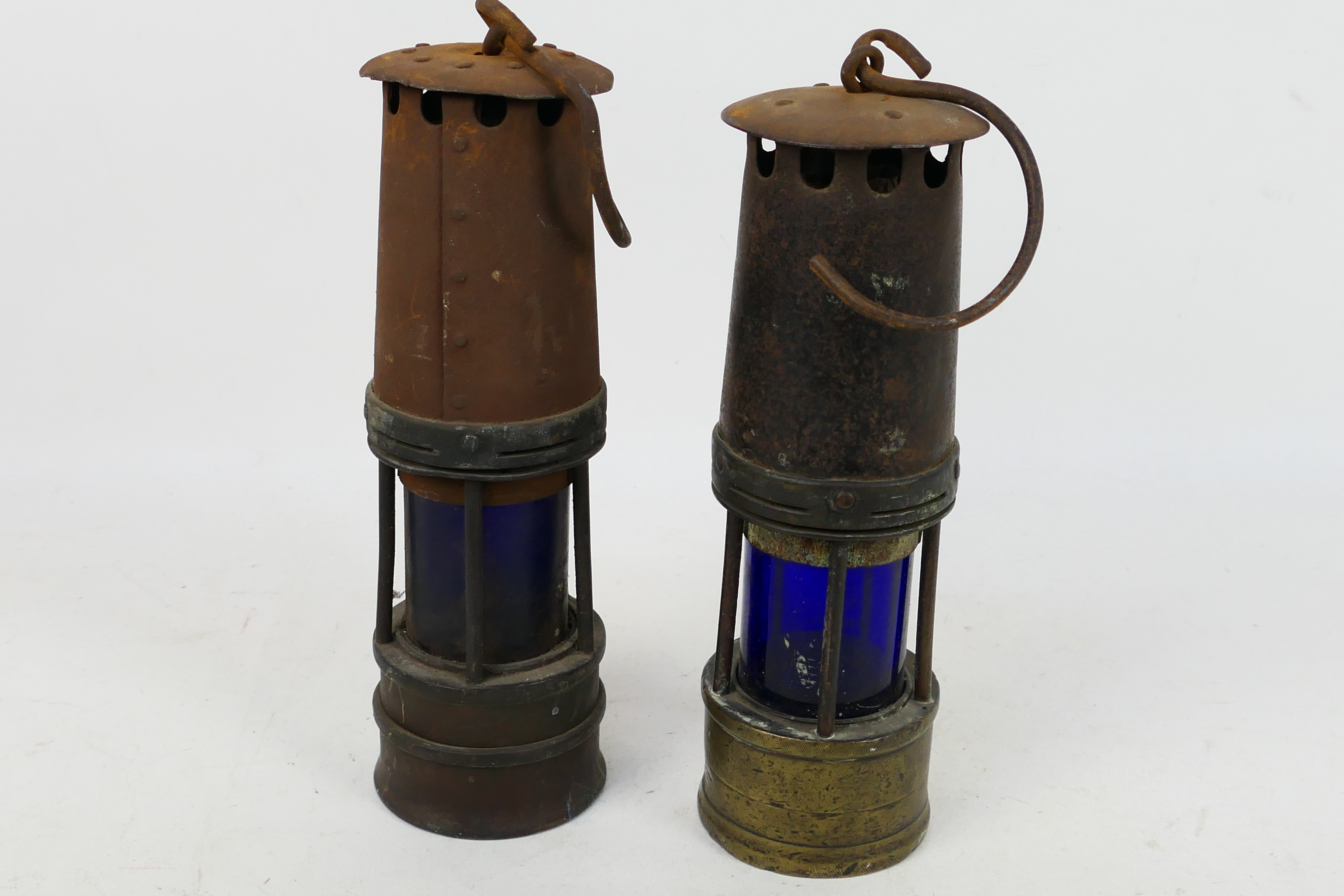 Two Ackroyd & Best Hailwoods safety lamp, approximately 26 cm (h) excluding handle. - Image 5 of 5