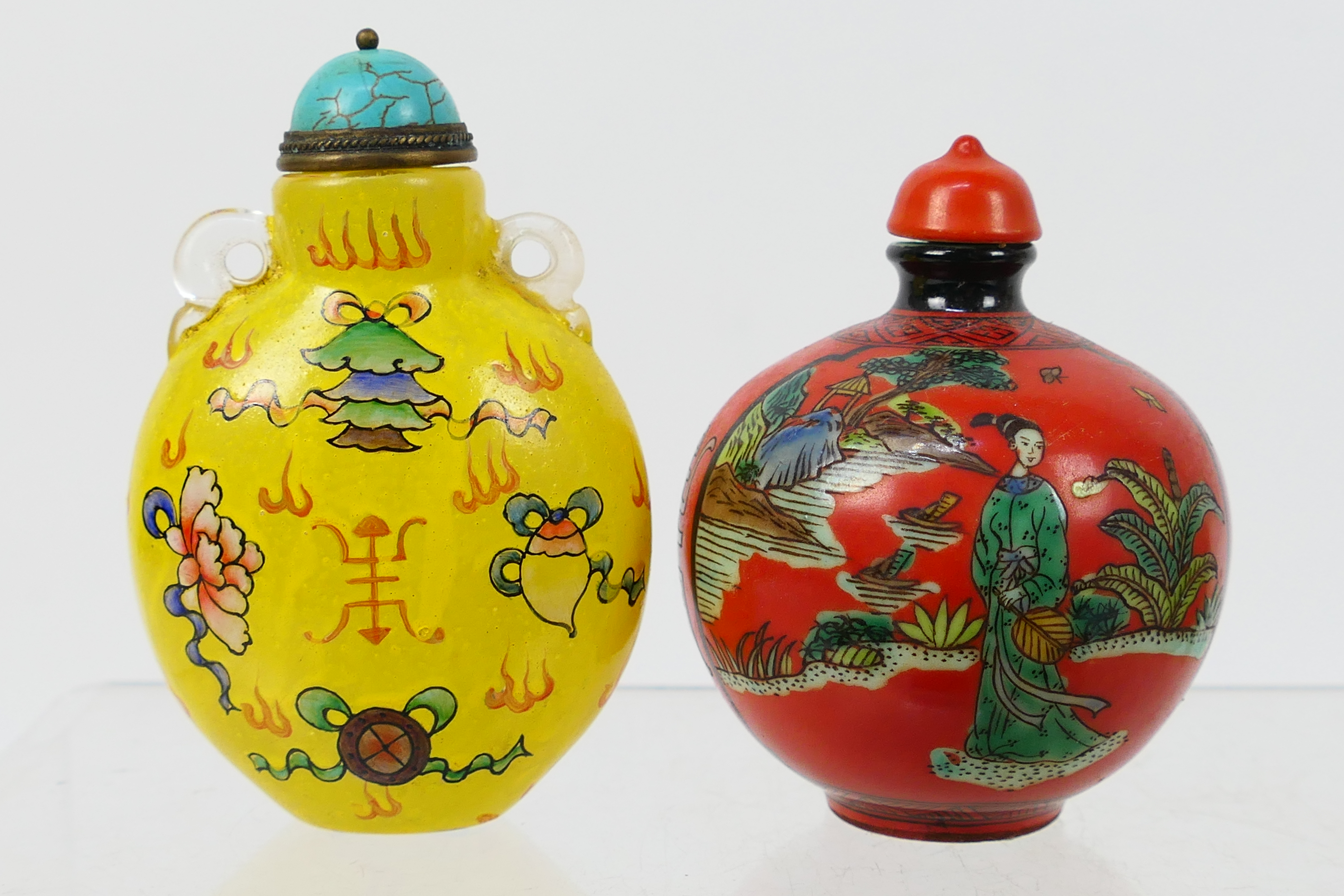 Lot to include snuff bottles, glass and ceramic examples, carved stone items and other. - Image 3 of 23