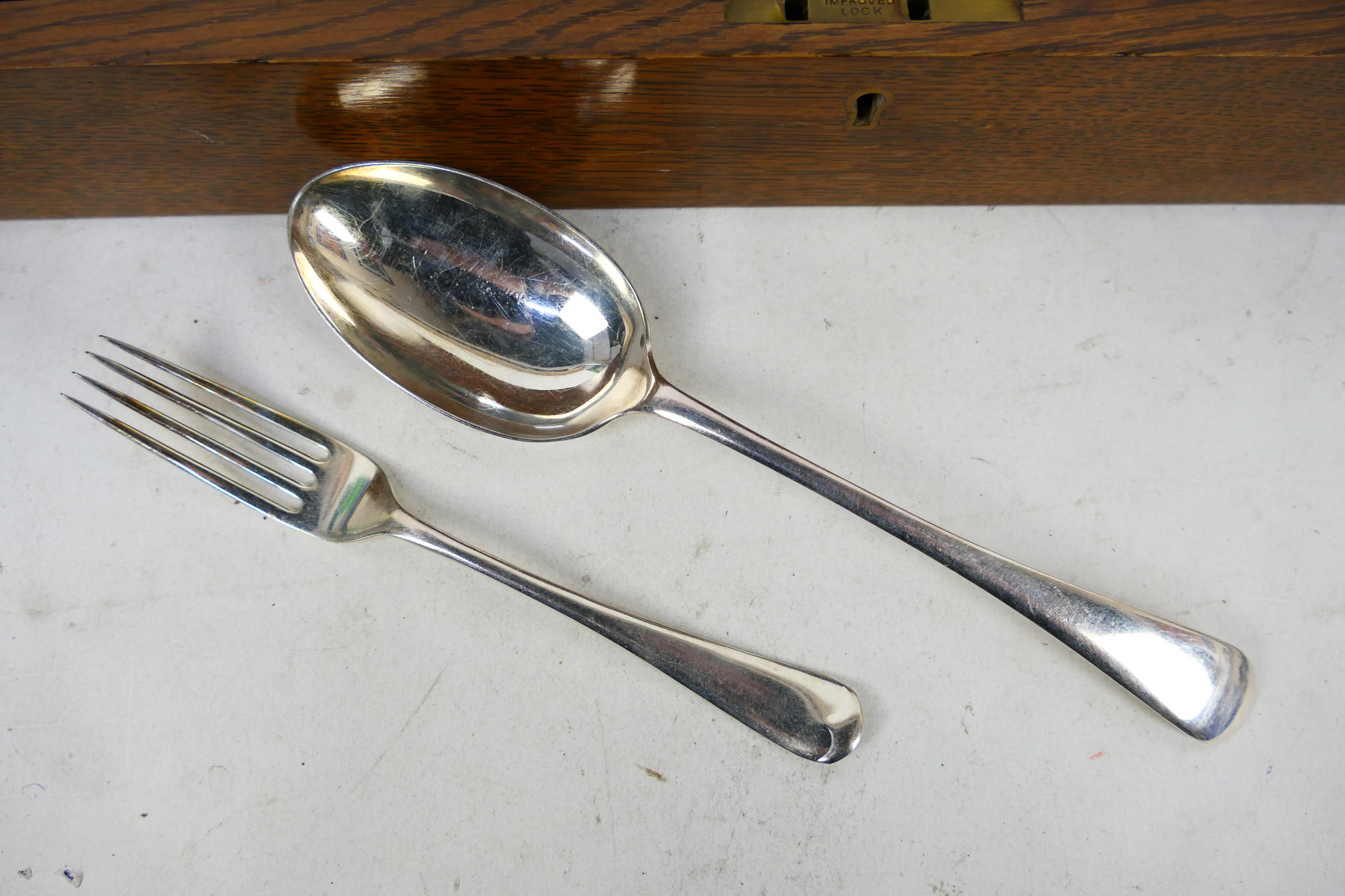 An oak cased canteen of cutlery. - Image 5 of 6