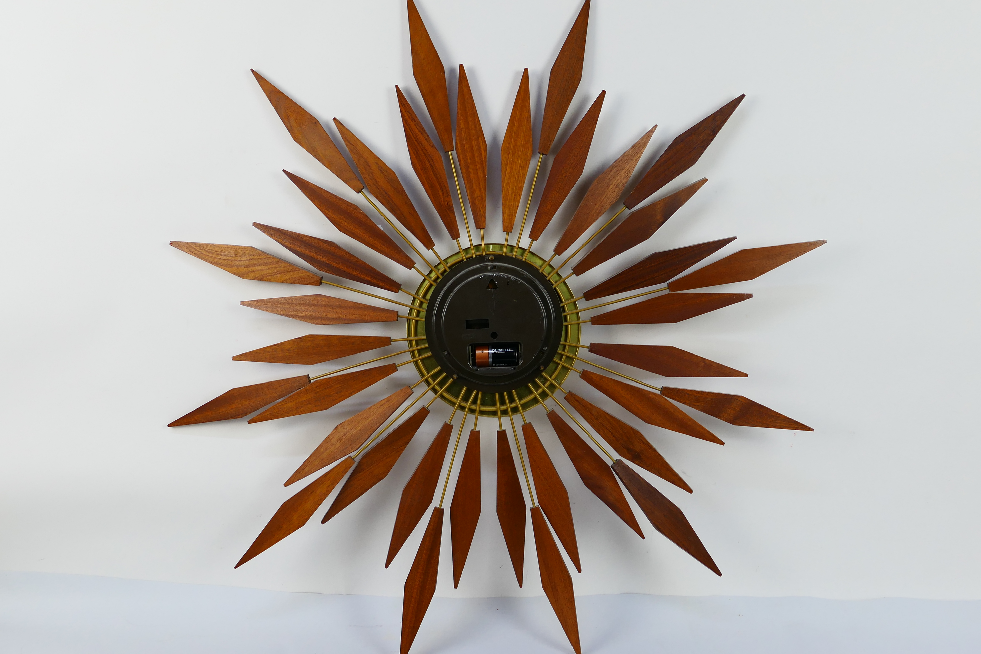 A Seth Thomas Sunburst wall clock, approximately 82 cm (d). - Image 3 of 4