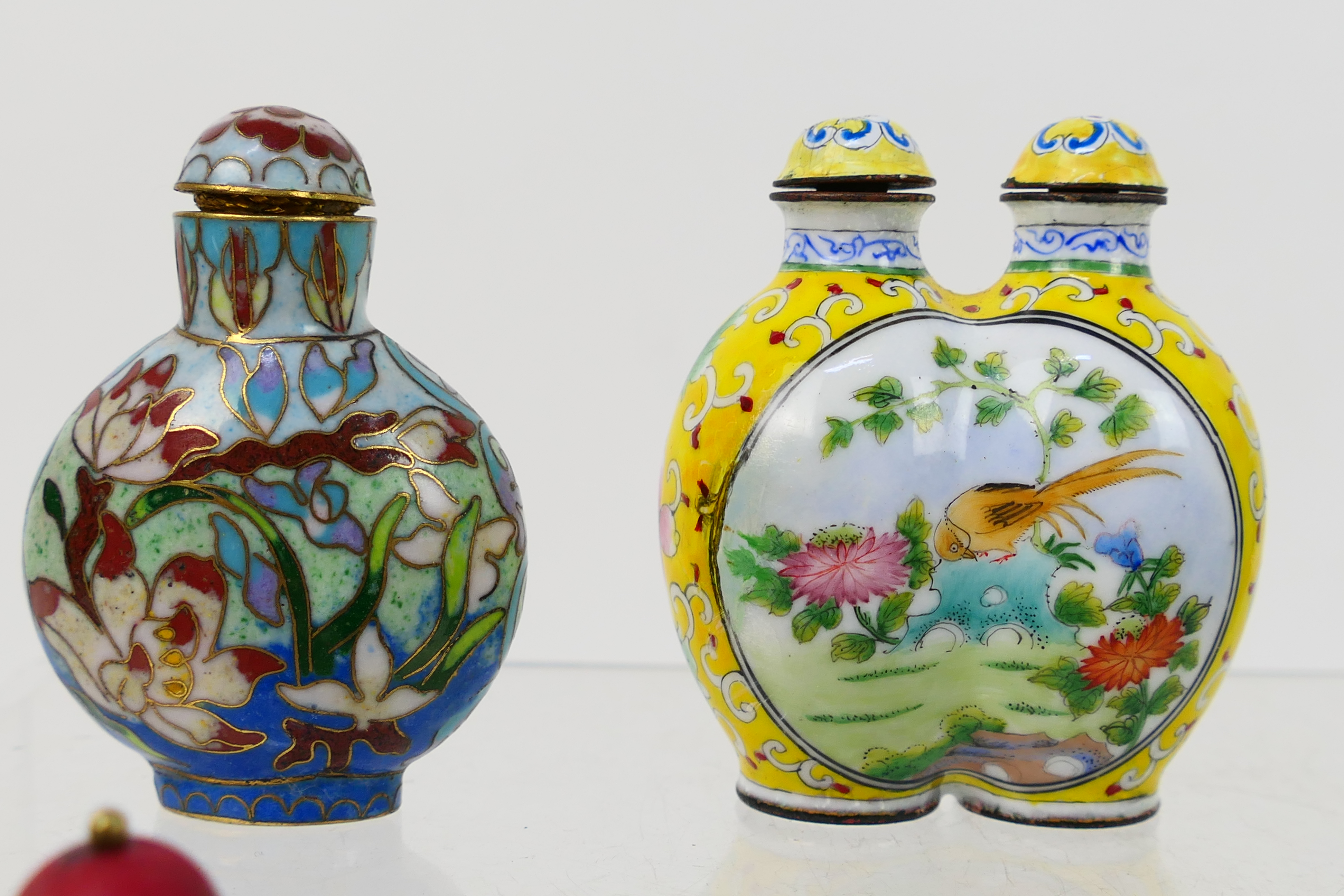 A collection of snuff bottles to include glass, ceramic, hardstone and other. - Image 2 of 14