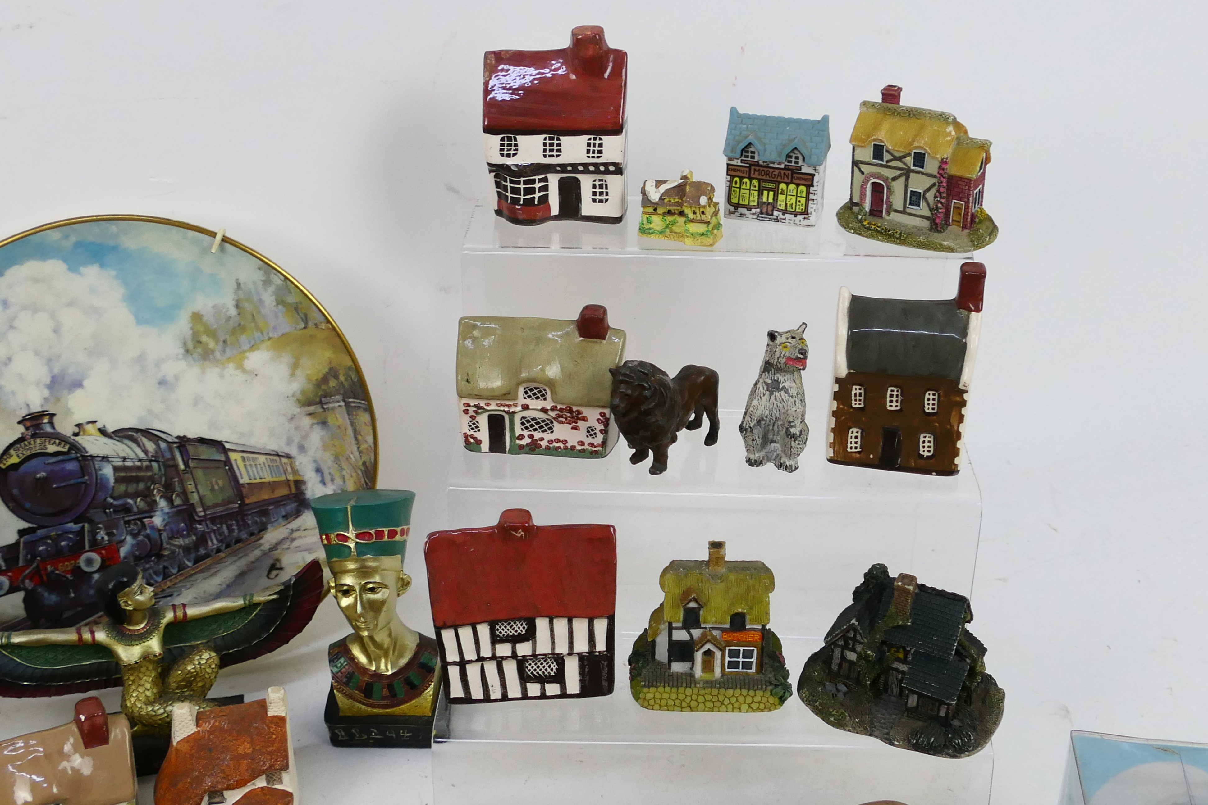 A mixed lot of ornaments, puppets, tea cards and other. - Image 3 of 7