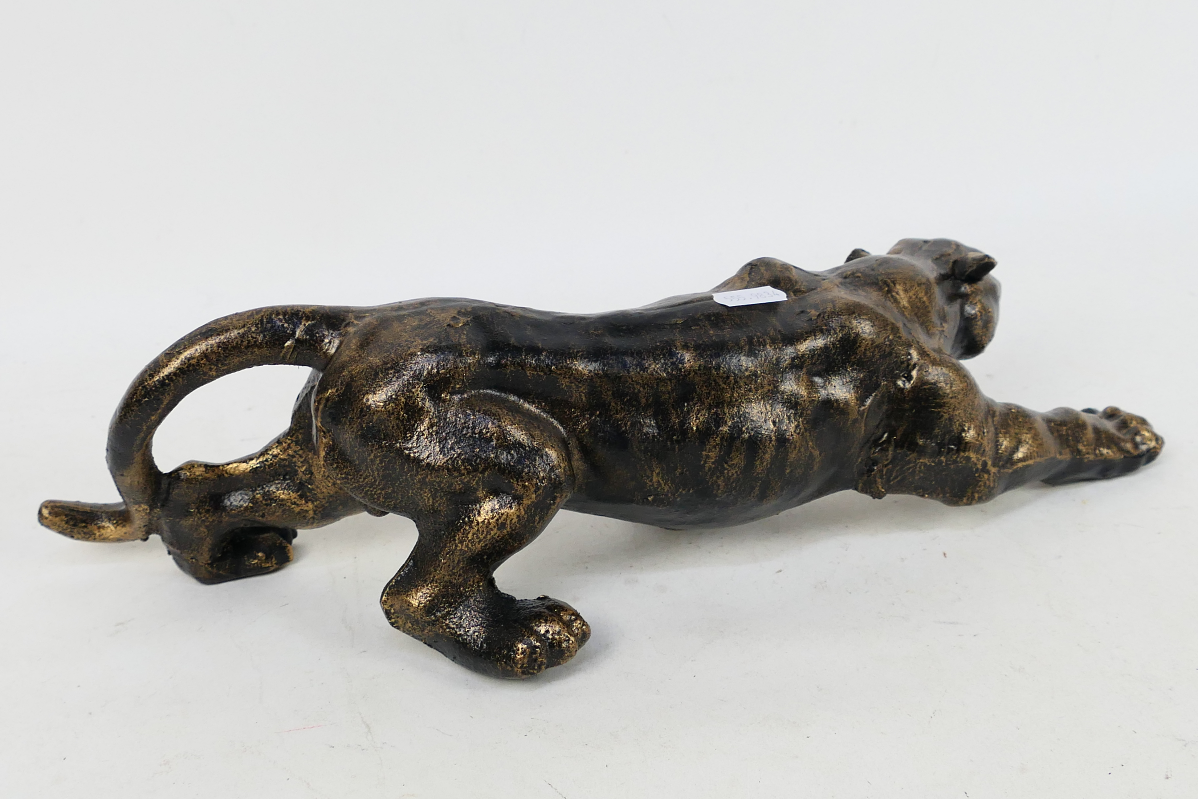 A bronzed cast iron model depicting a panther, approximately 40 cm (l). - Image 3 of 3