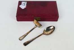 A George V hallmarked silver spoon and pusher set contained in presentation case,