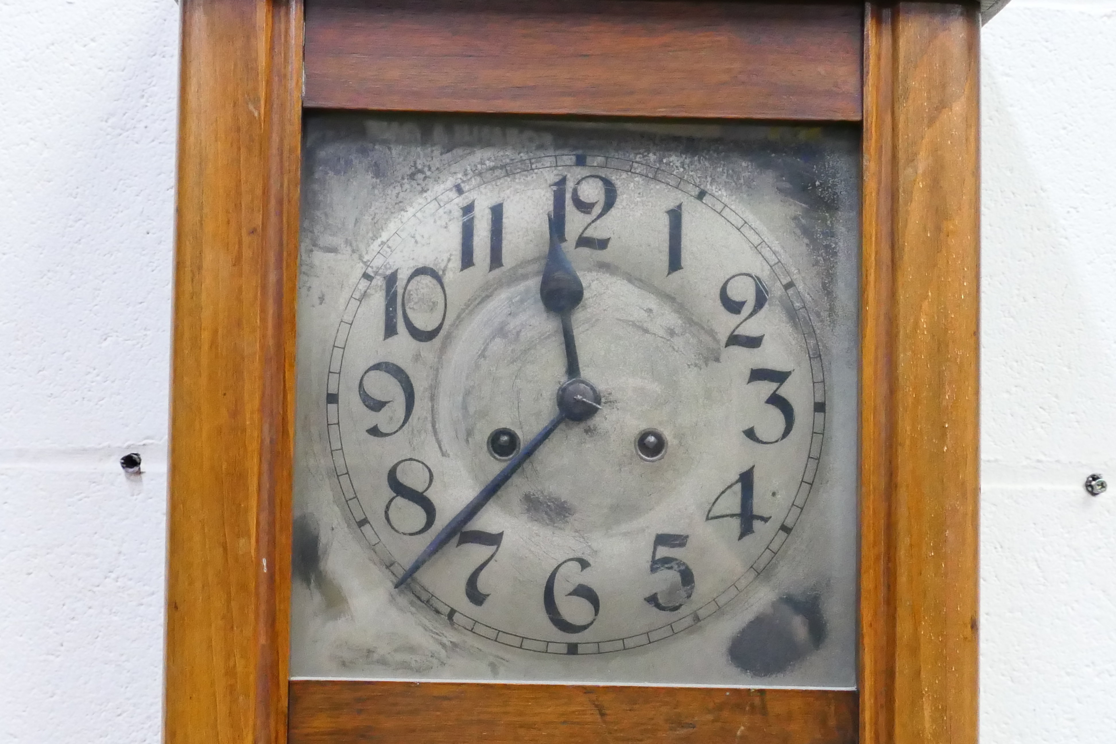 A vintage wall clock. - Image 2 of 7