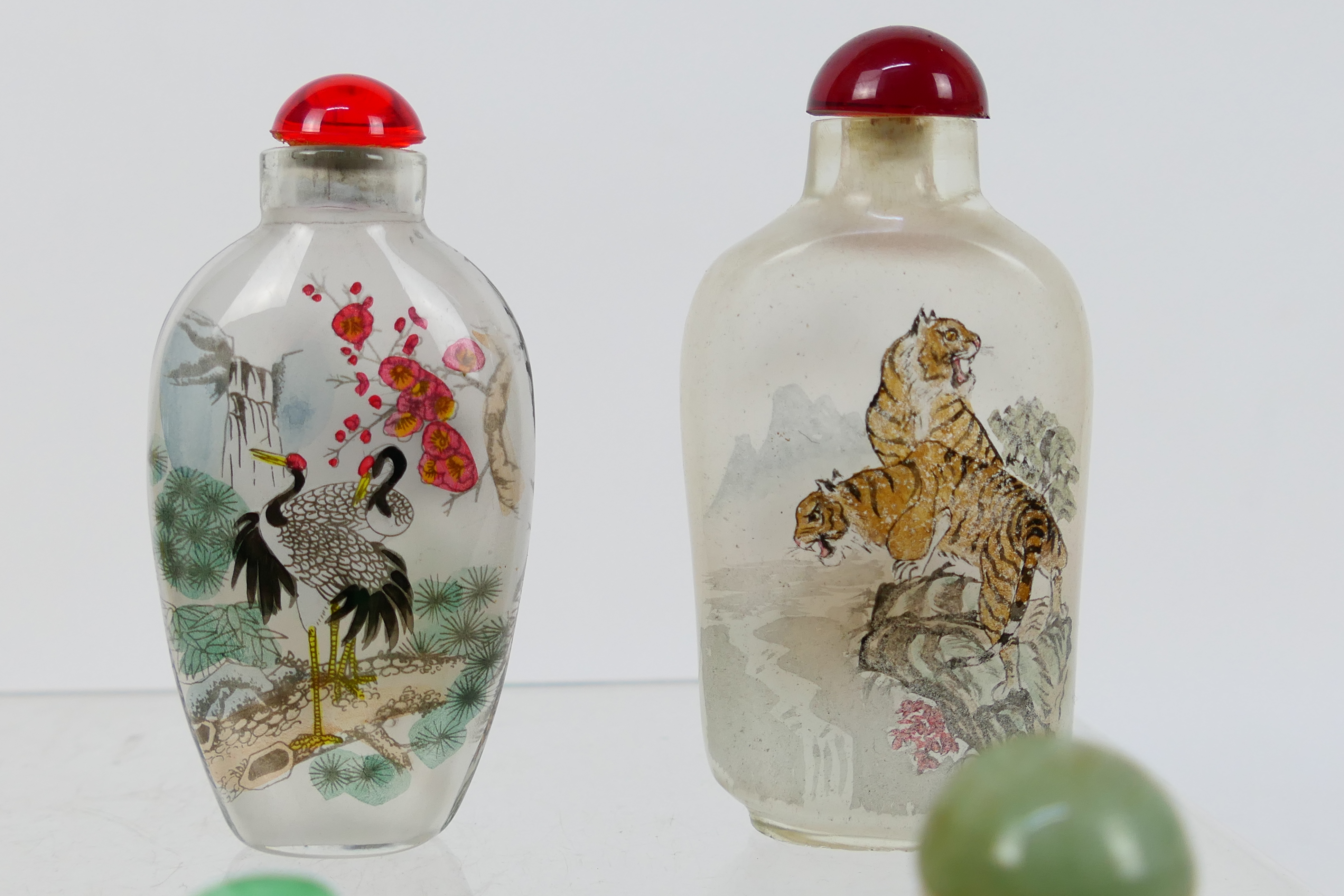 A collection of snuff bottles to include glass, ceramic, hardstone and other. - Image 6 of 14