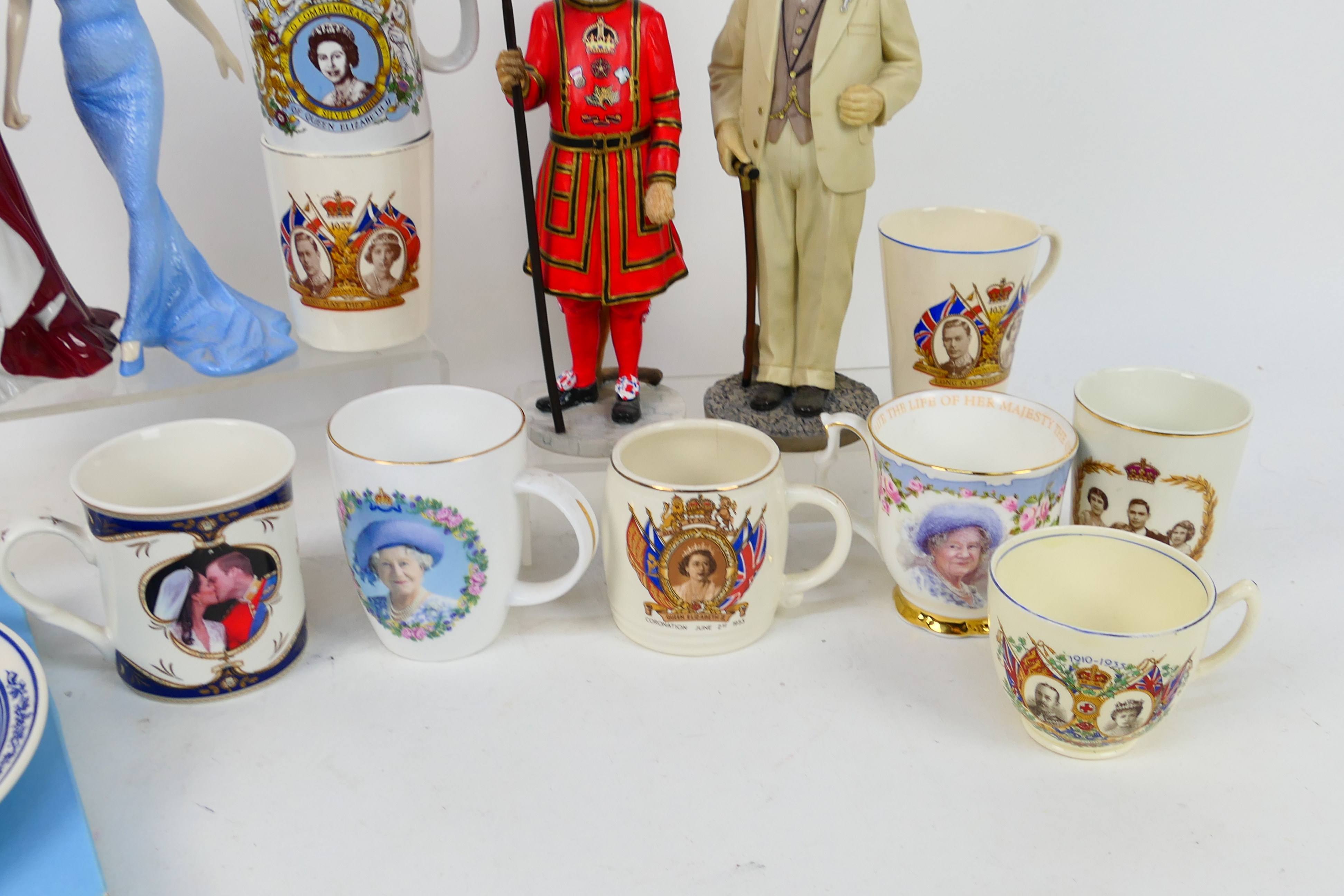 A Royal Worcester figure depicting Queen Elizabeth II, 80th birthday commemorative, - Image 4 of 5