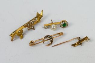 A 9ct yellow gold brooch with leaf motif, two further brooches stamped 9ct (both A/F),