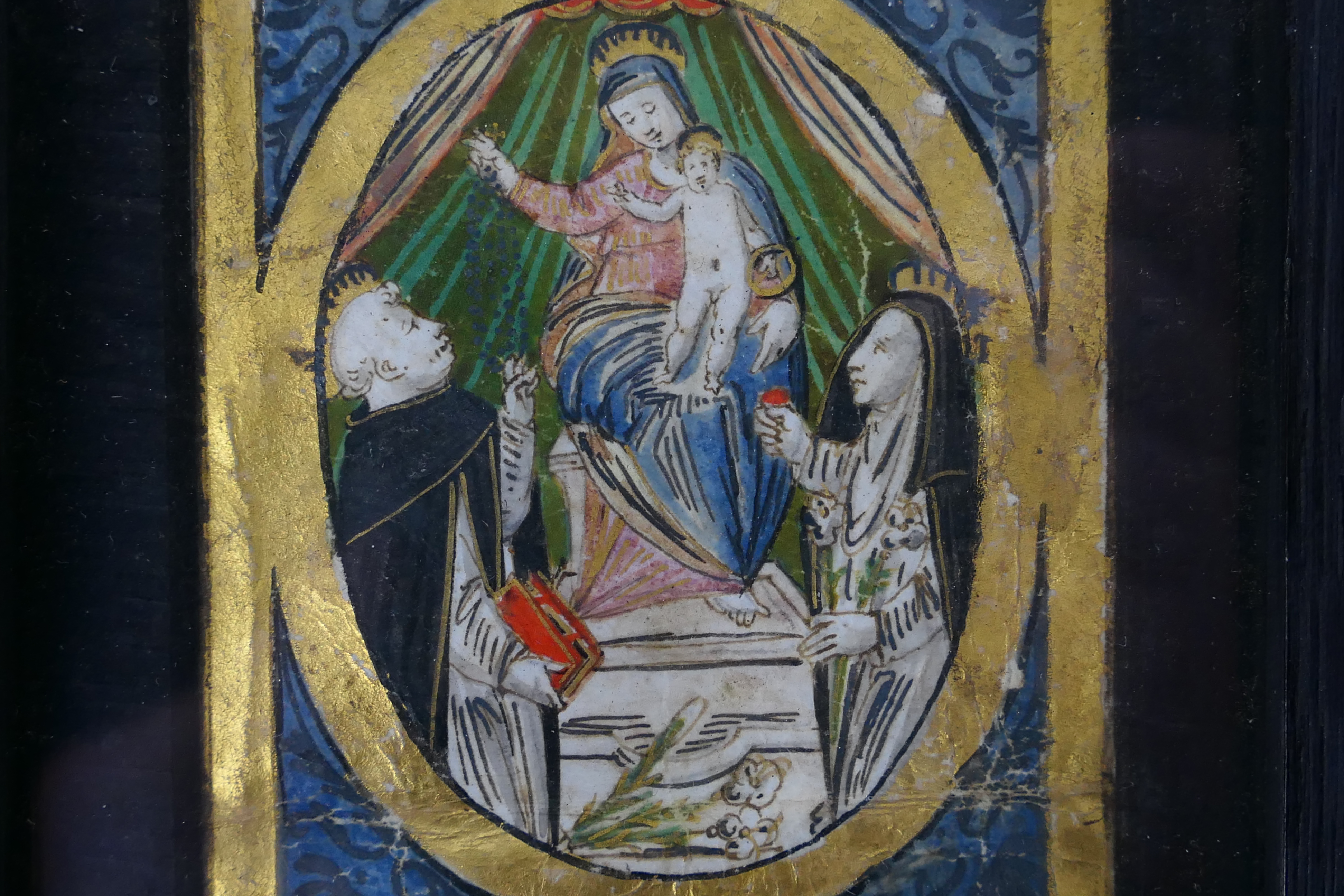 Antique illumination fragment from a religious text depicting the Madonna and child with figures - Image 3 of 6