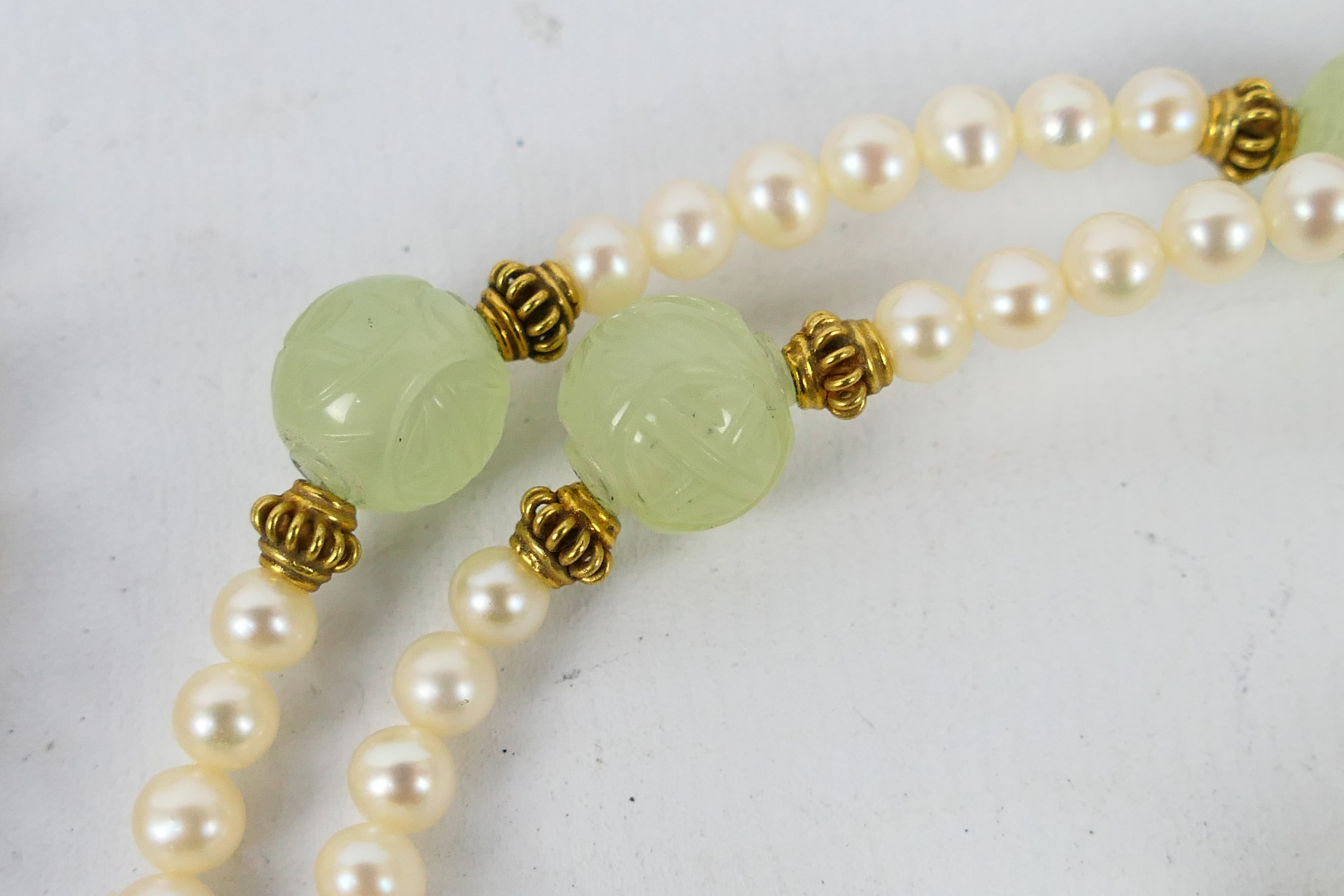 A boxed simulated Pearl and Jade necklac - Image 6 of 6