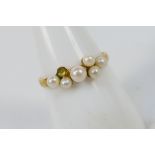 A hallmarked 9ct yellow gold pearl clust