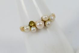 A hallmarked 9ct yellow gold pearl clust