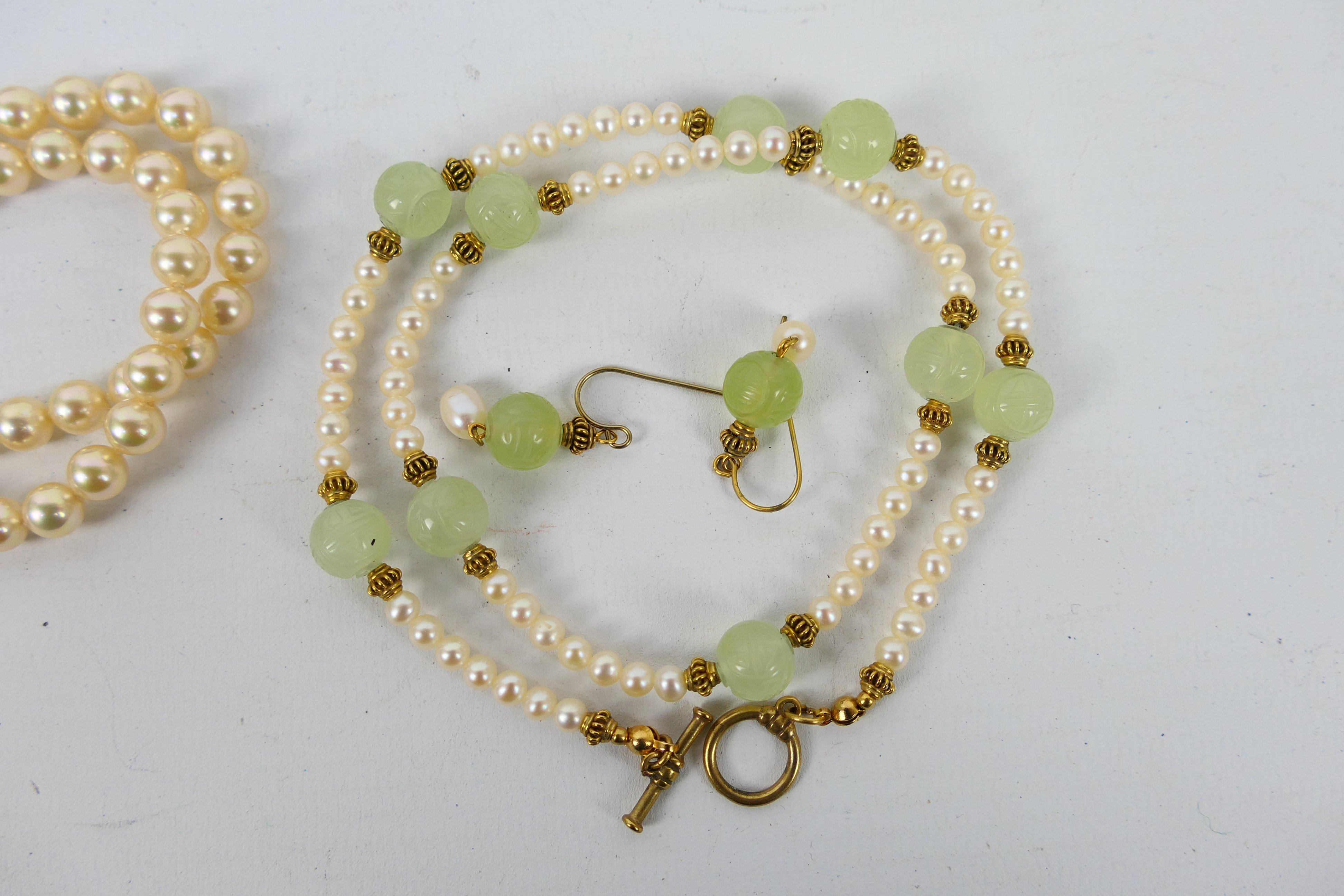 A boxed simulated Pearl and Jade necklac - Image 3 of 6