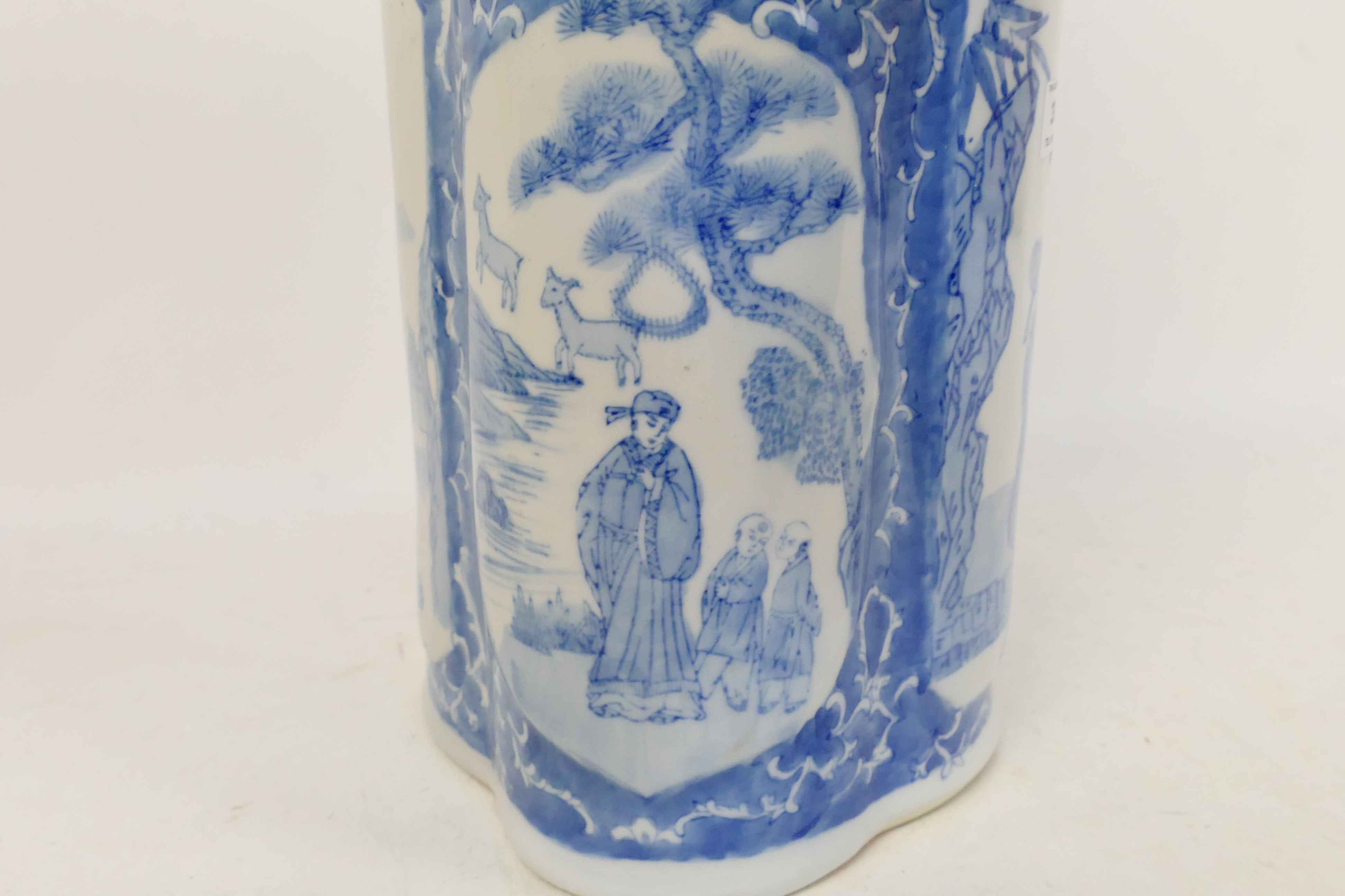 A large blue and white lidded jar of elo - Image 5 of 9