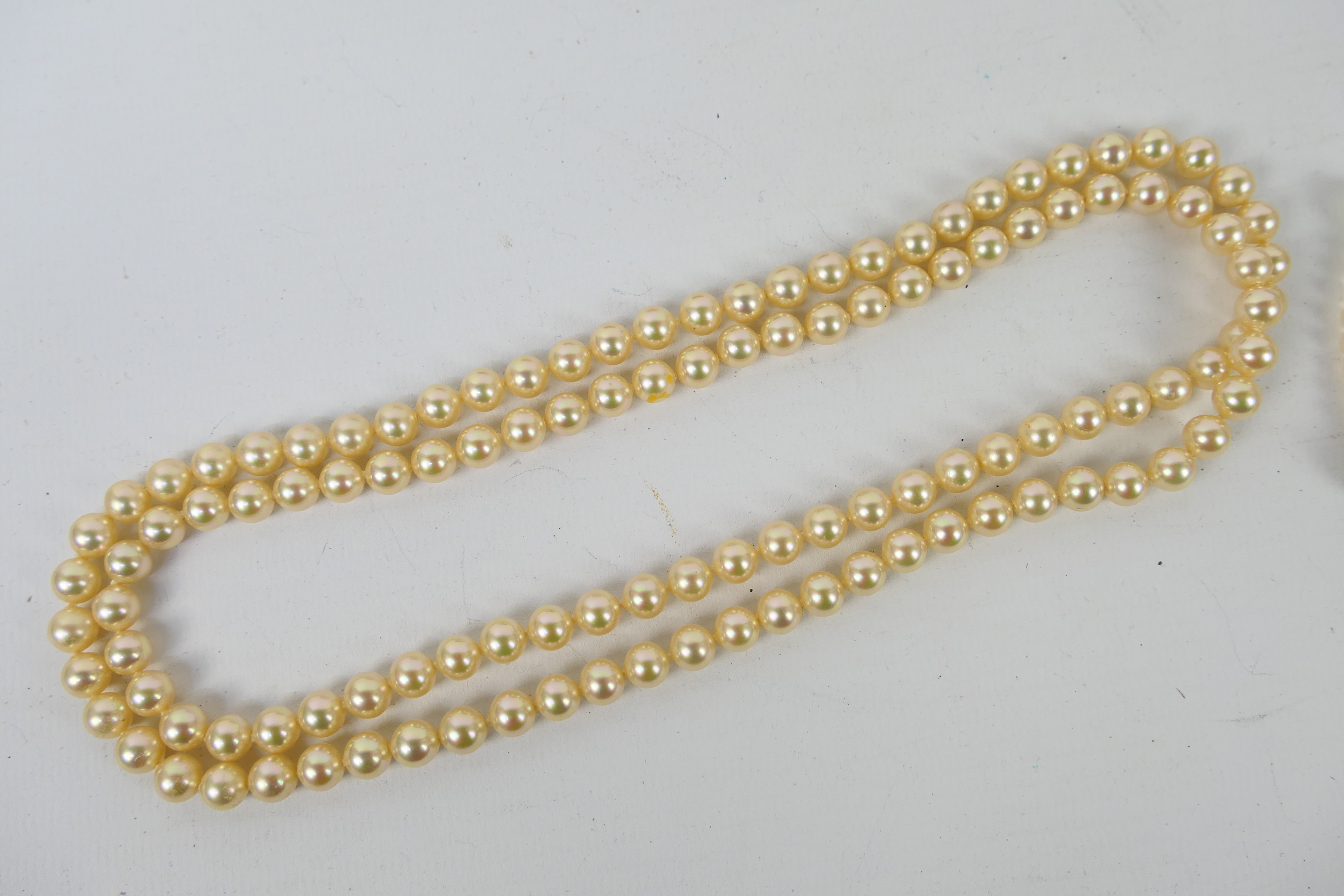 A boxed simulated Pearl and Jade necklac - Image 2 of 6