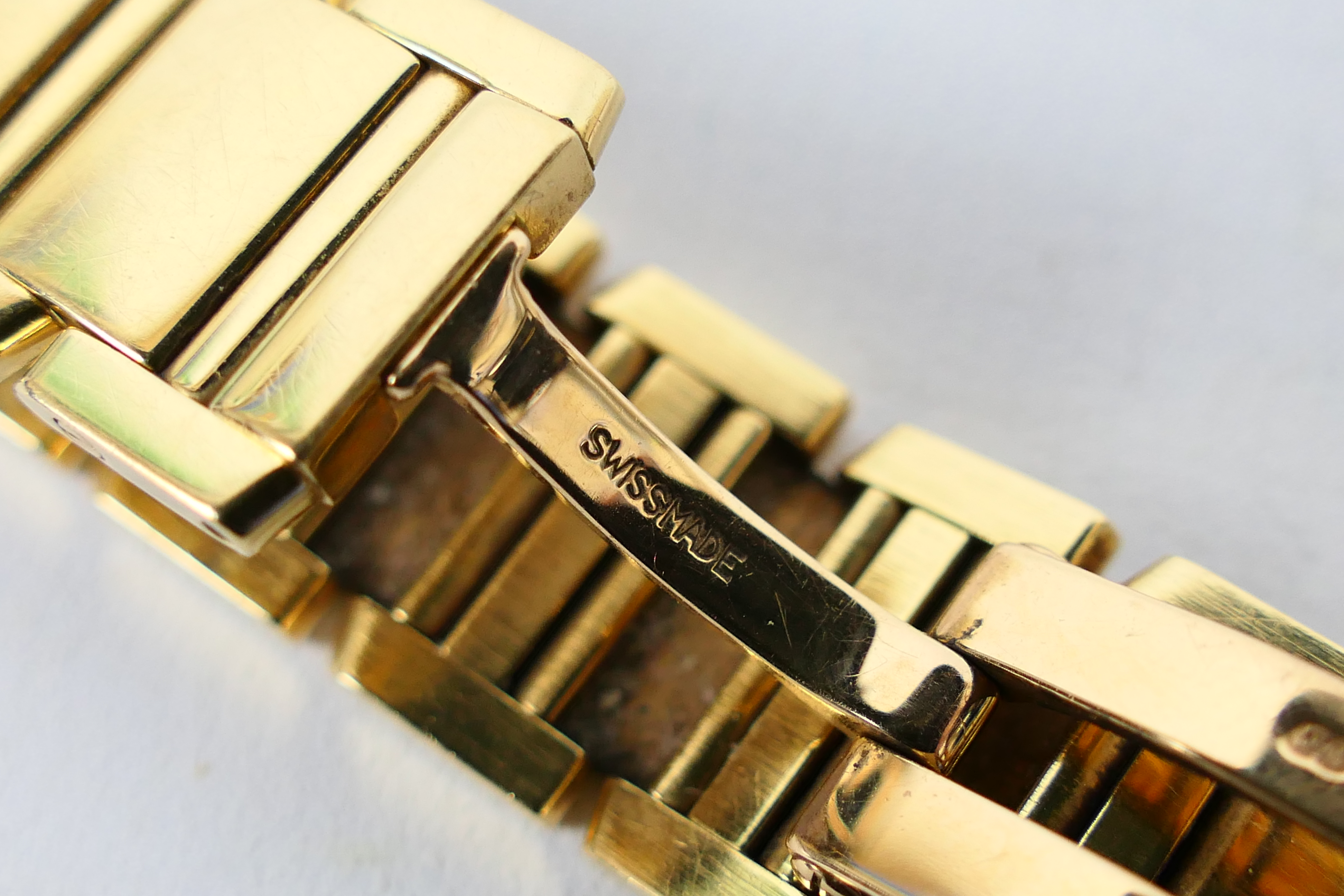 A lady's 18ct yellow gold Cartier Tank F - Image 10 of 13