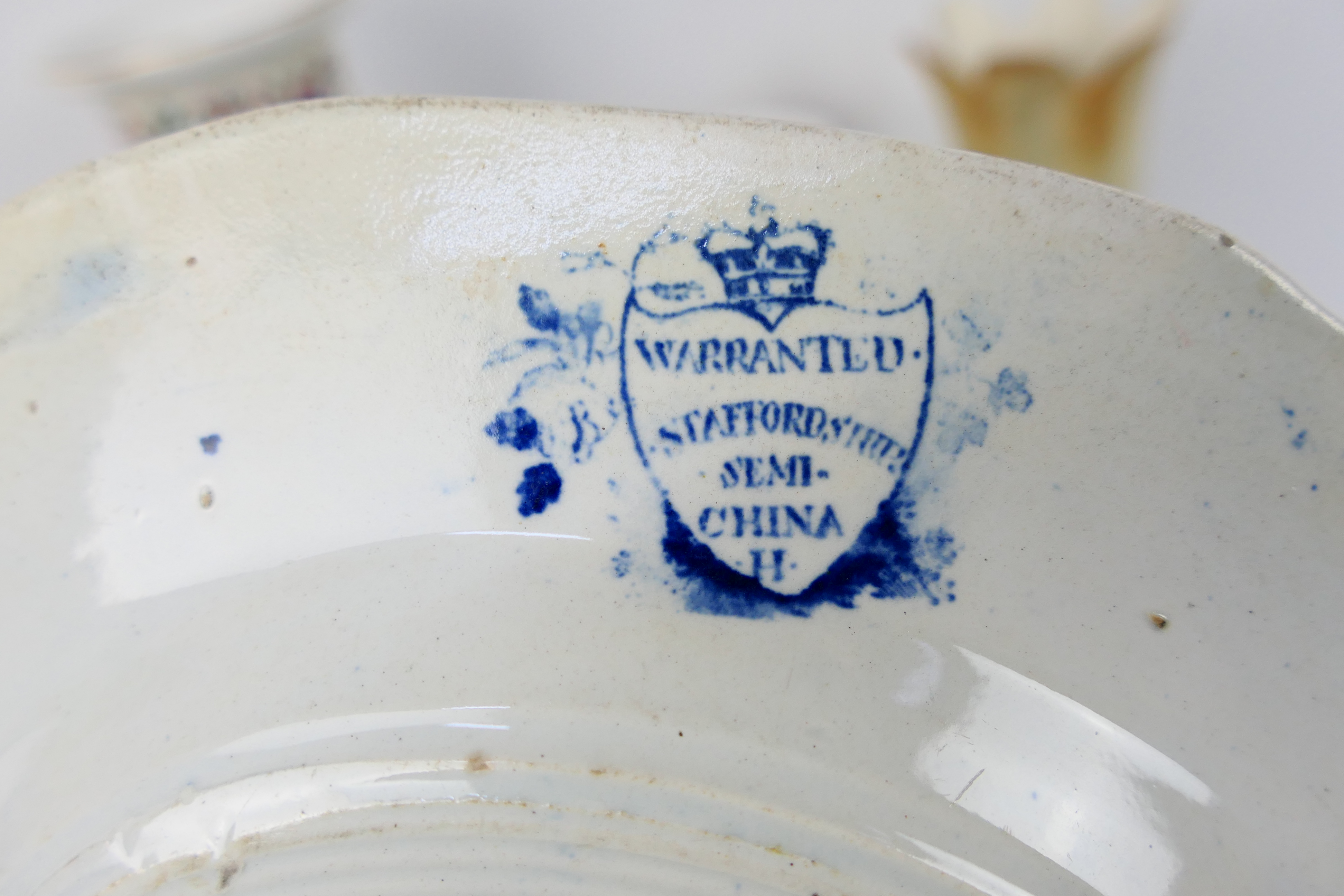 Lot to include blue and white Staffordsh - Image 6 of 7