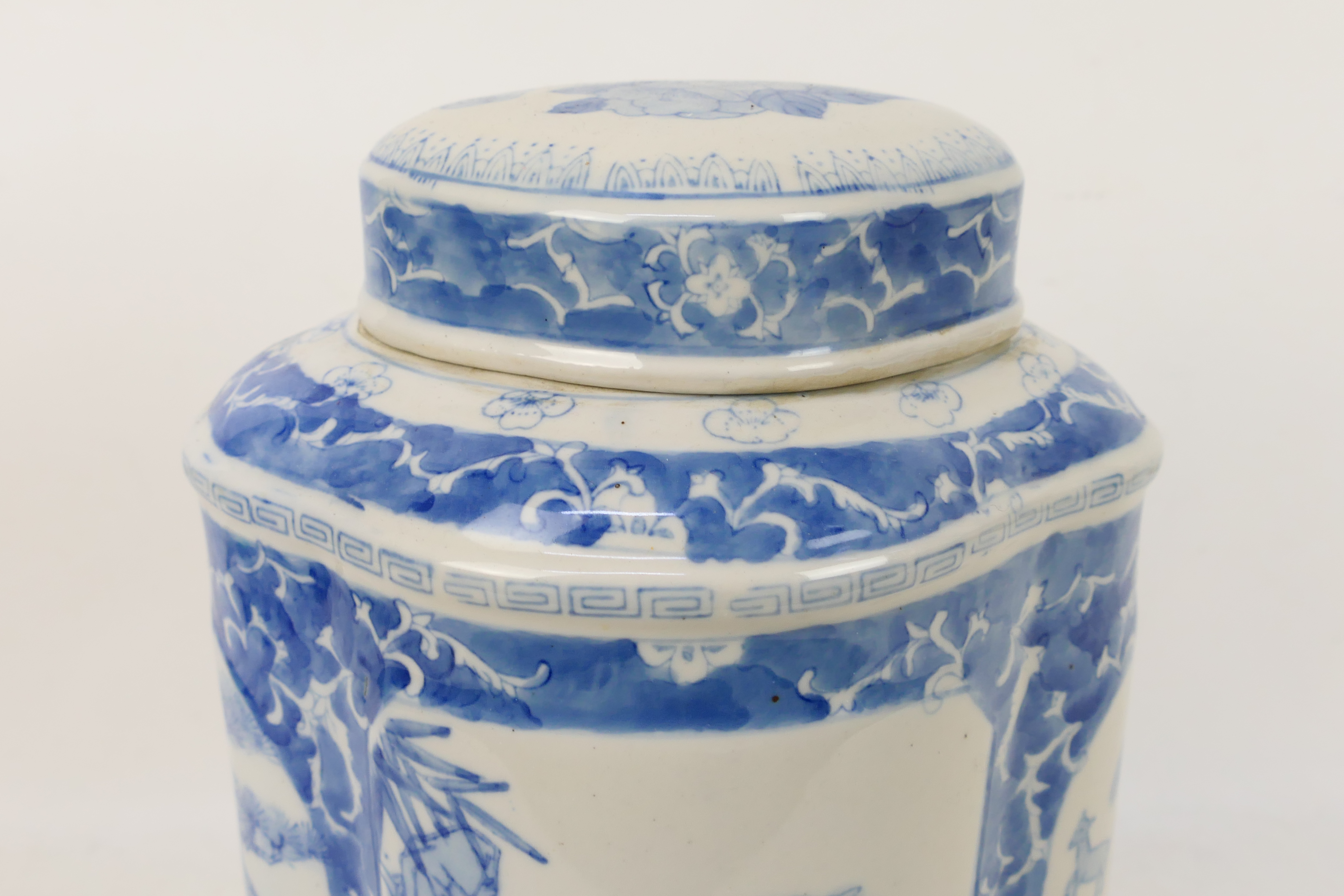 A large blue and white lidded jar of elo - Image 3 of 9