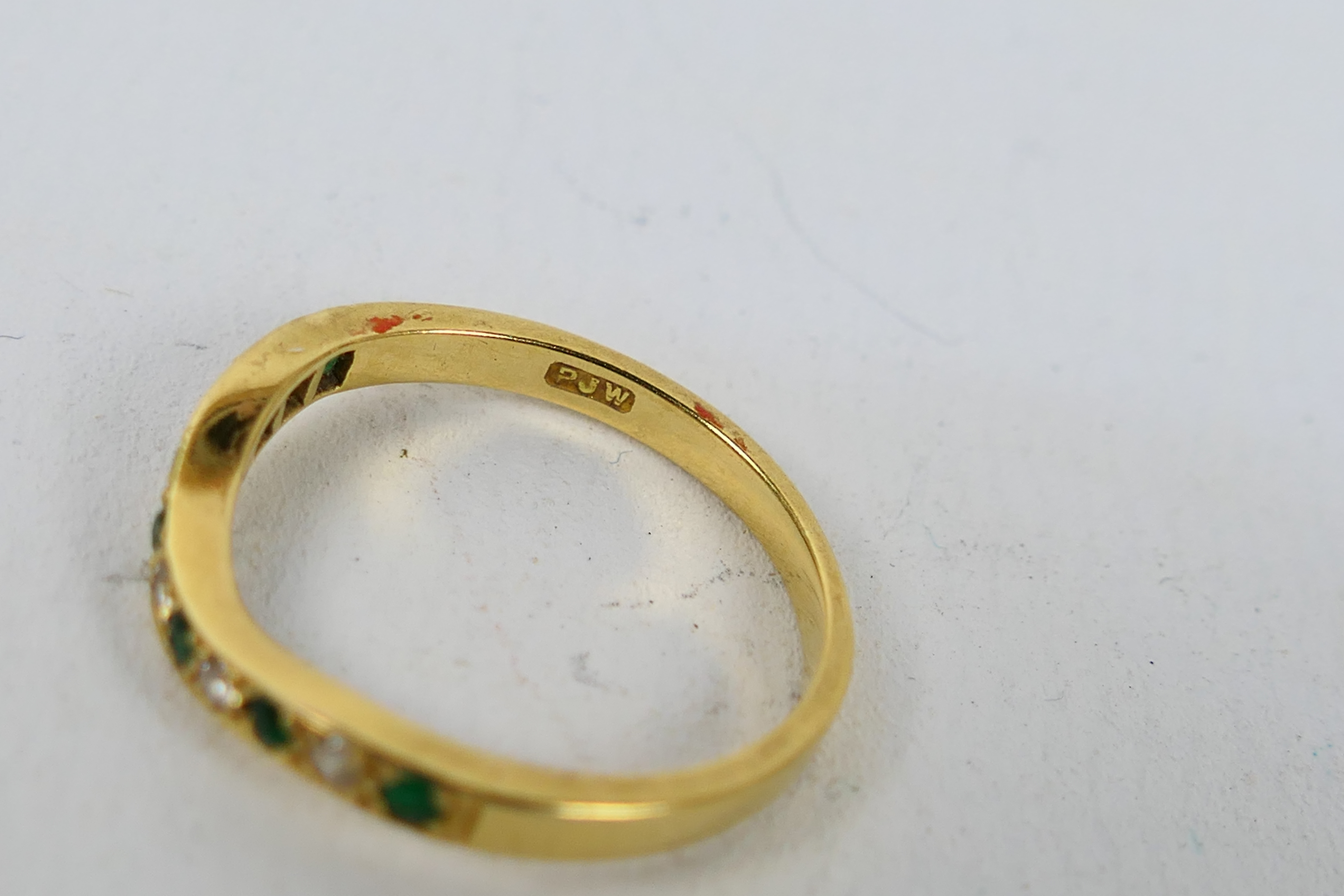 A hallmarked 18ct yellow gold wishbone r - Image 3 of 4