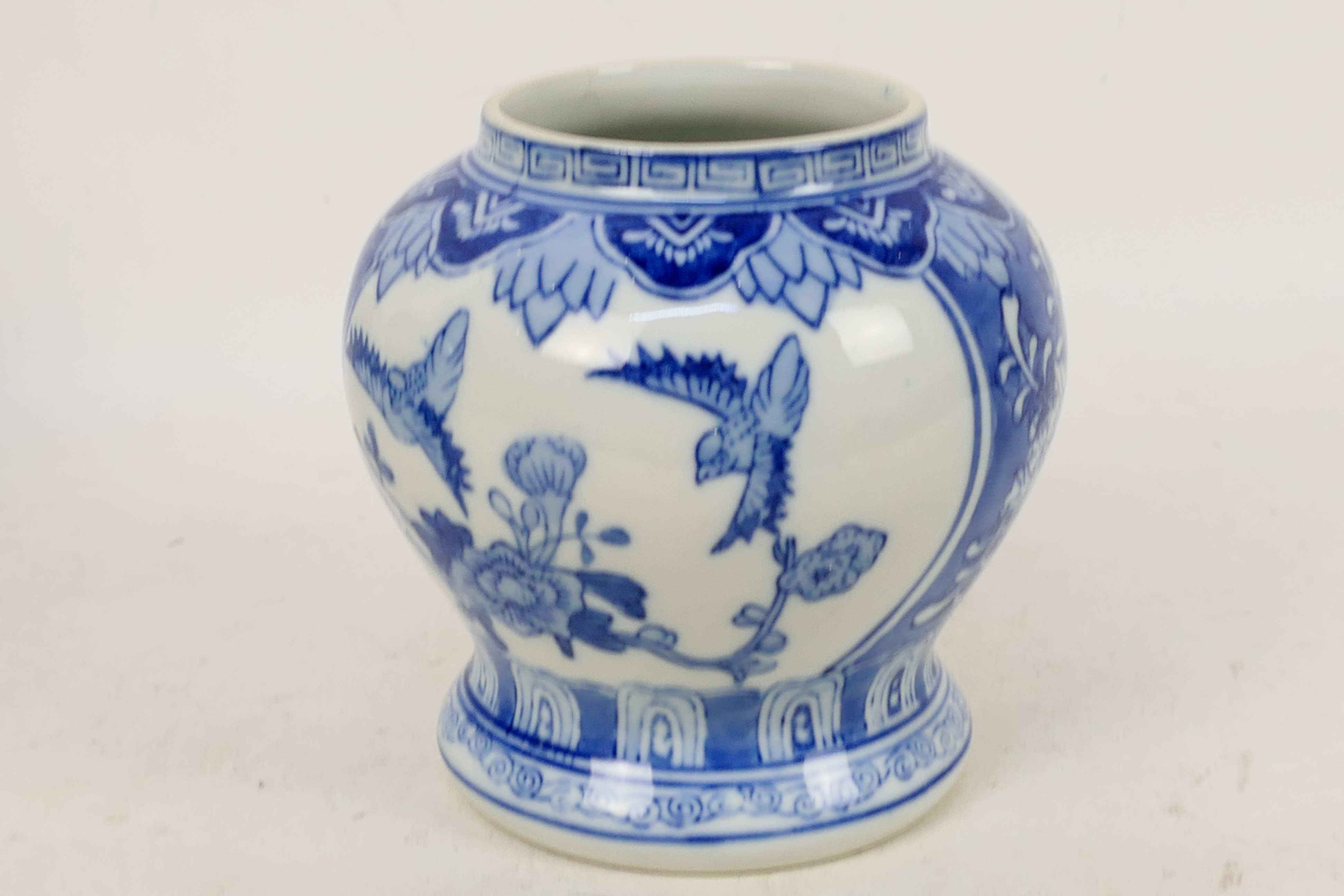 A blue and white vase of squat meiping f - Image 7 of 8