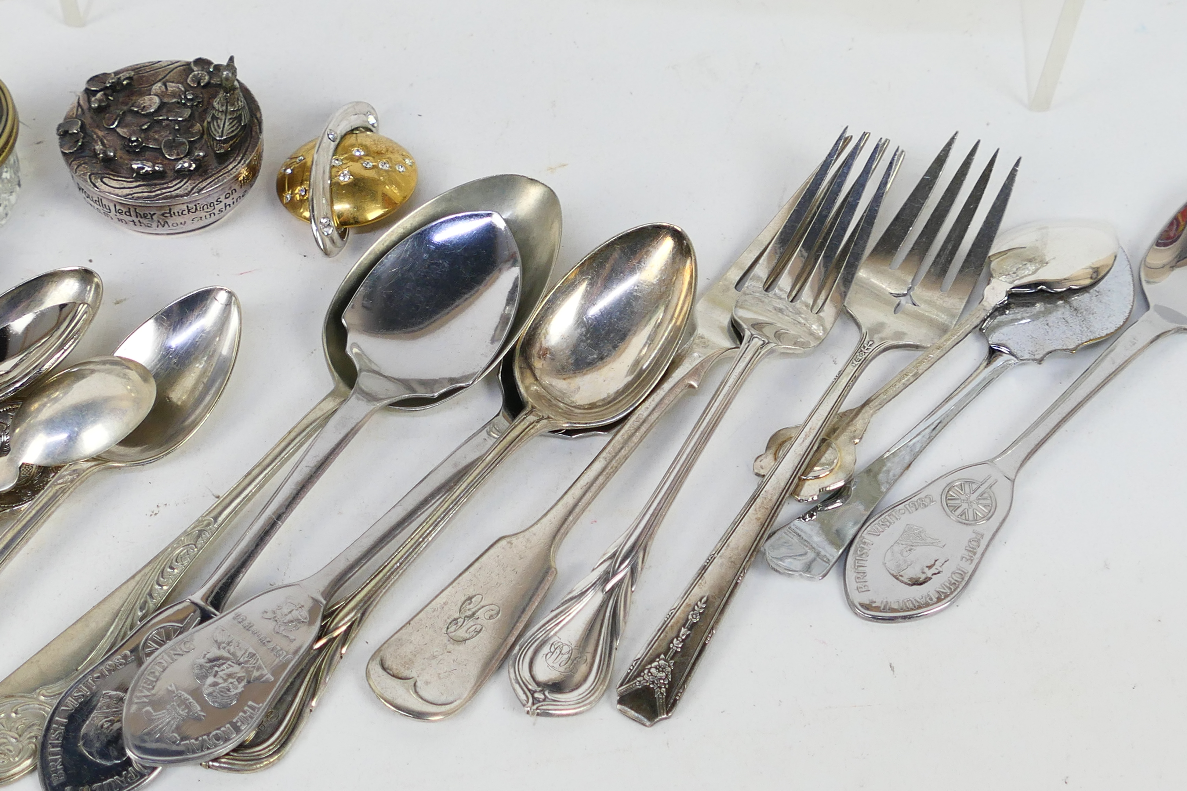 A collection of metal and plated ware to - Image 9 of 9