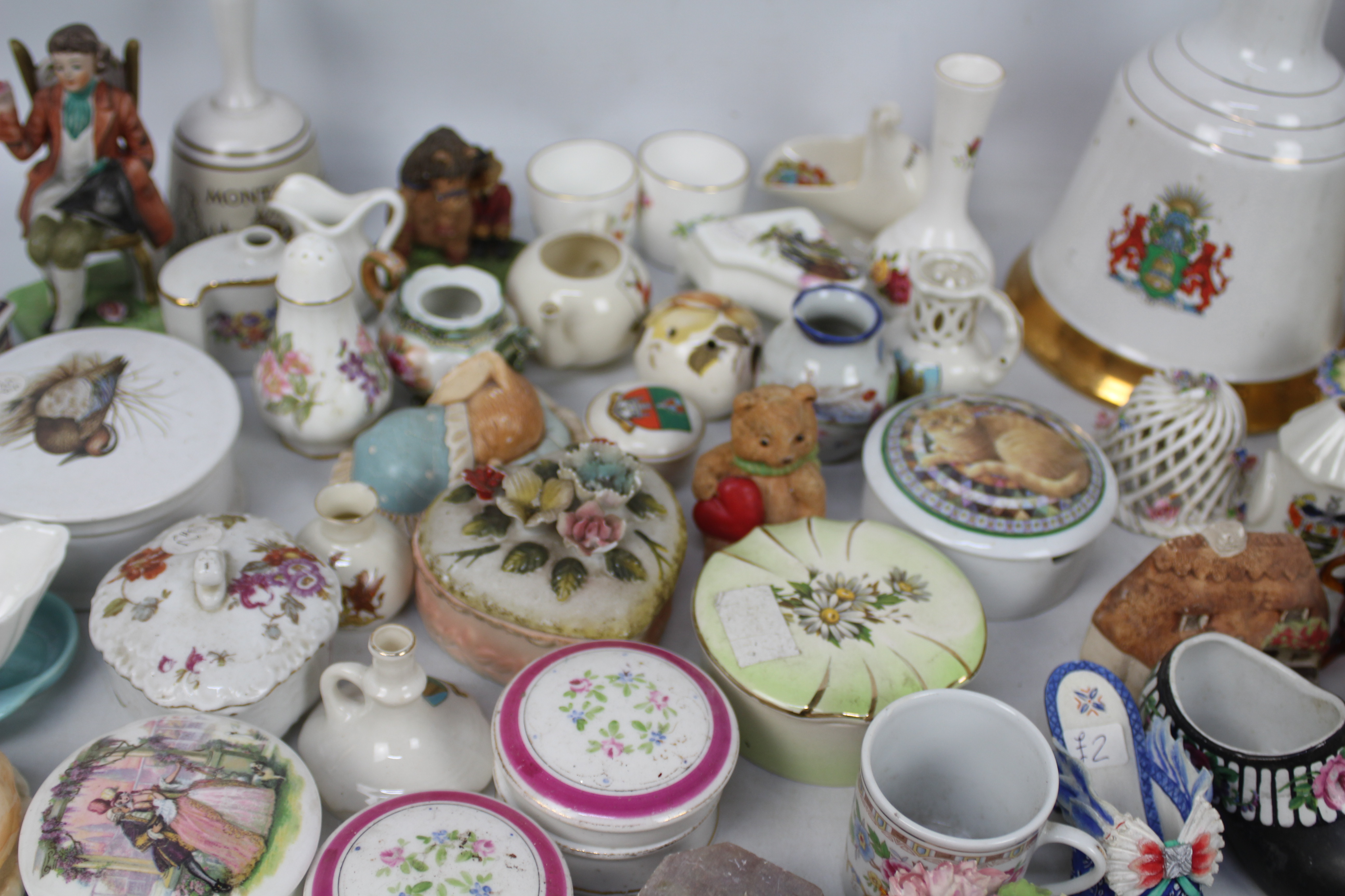 A quantity of mixed ceramics to include crested ware, Noritake, Lilliput Lane and other. - Image 7 of 8