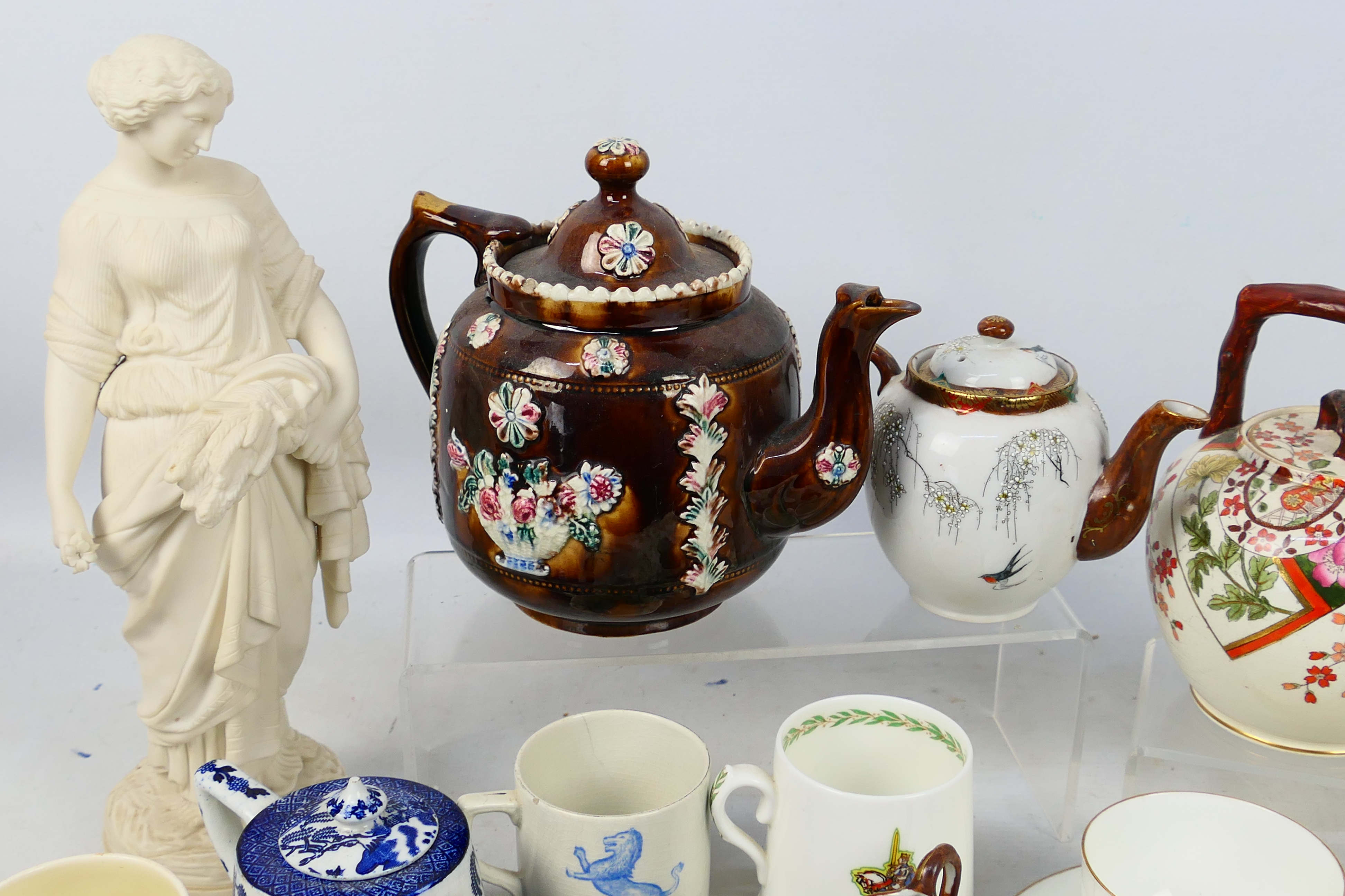 Mixed ceramics to include a bargeware teapot, Delft, Oriental and similar. - Image 2 of 9