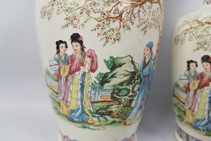 Three Chinese vases, largest approximately 30 cm (h), a Crown Ducal vase and other. - Image 4 of 9
