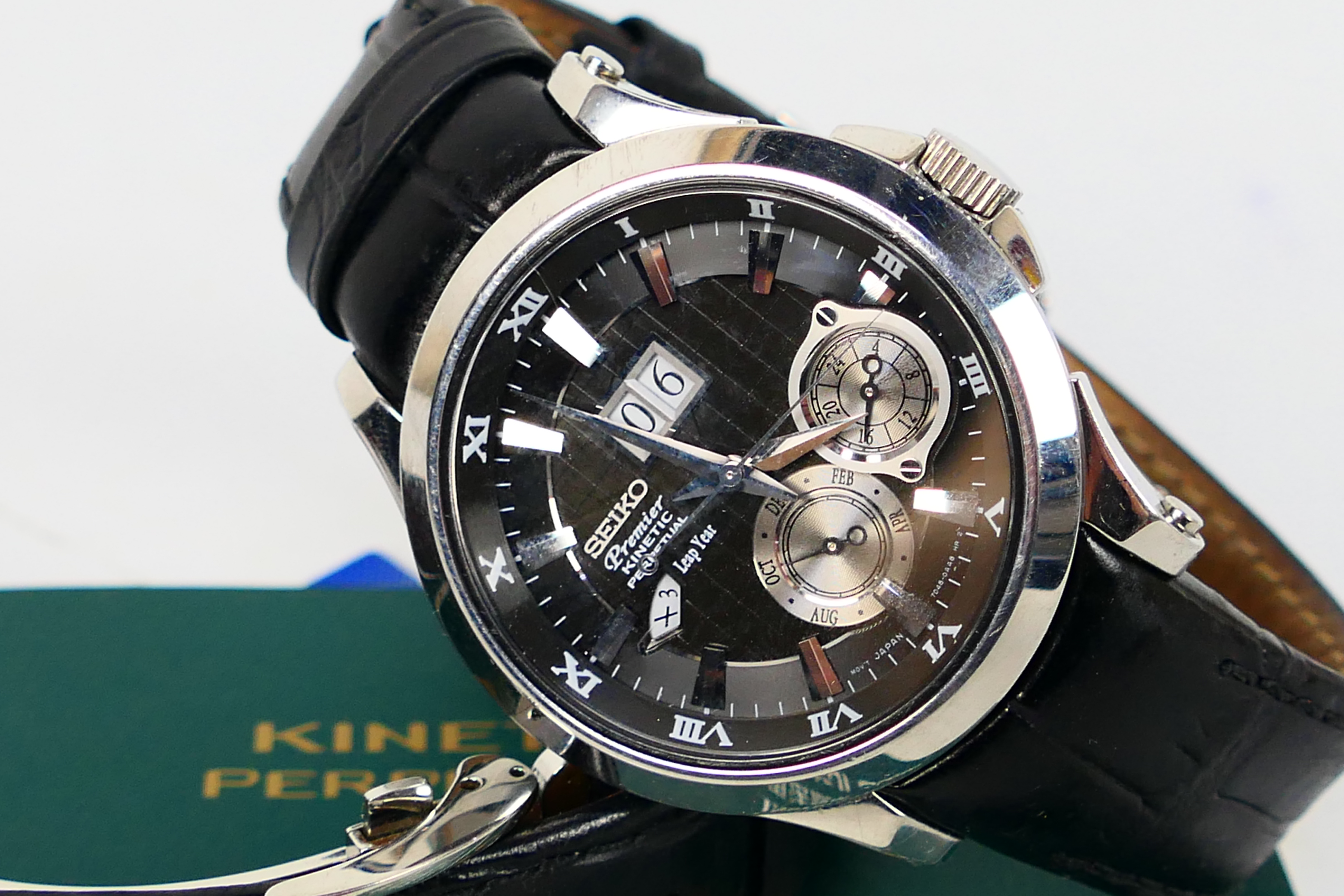 A Seiko Premier Kinetic Perpetual gentleman's wrist watch, 7D48-0AA0, on black leather strap, - Image 2 of 6