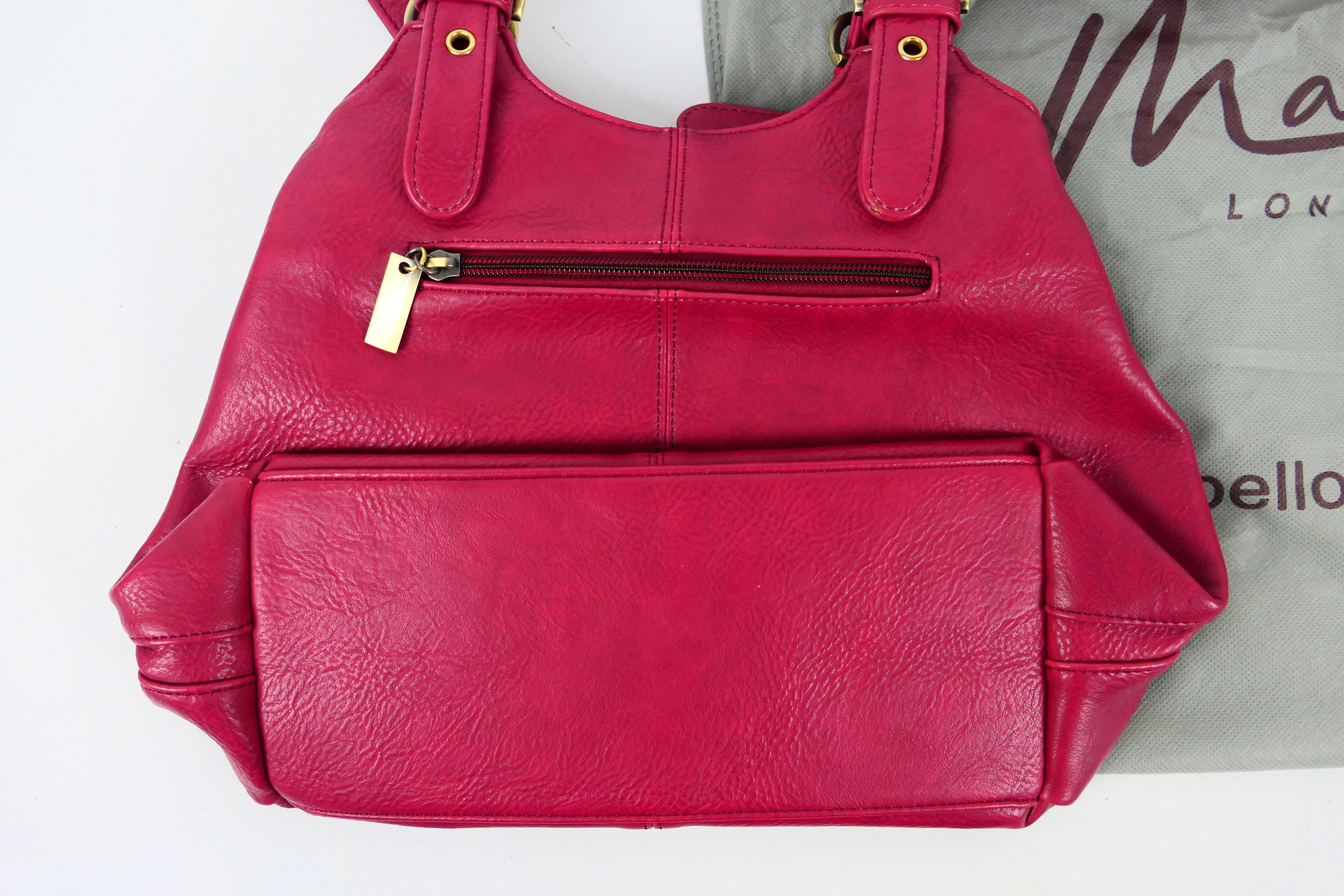 Mabel London - A Mabel London handbag in a shade of red. With two carry handles and shoulder strap. - Image 6 of 9