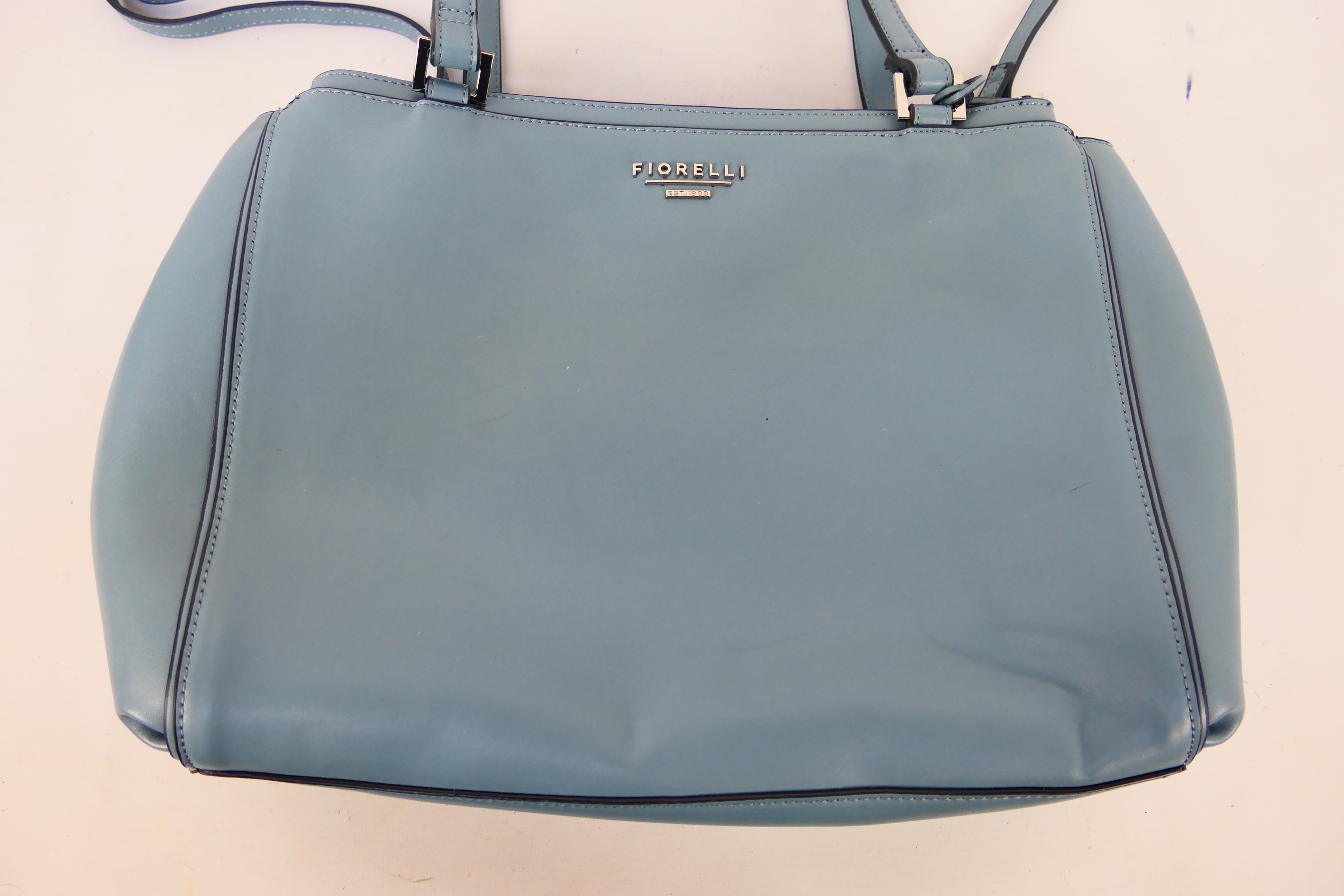 Fiorelli - A light blue Fiorelli leather handbag with shoulder strap - Handbag has three inside zip - Image 2 of 6