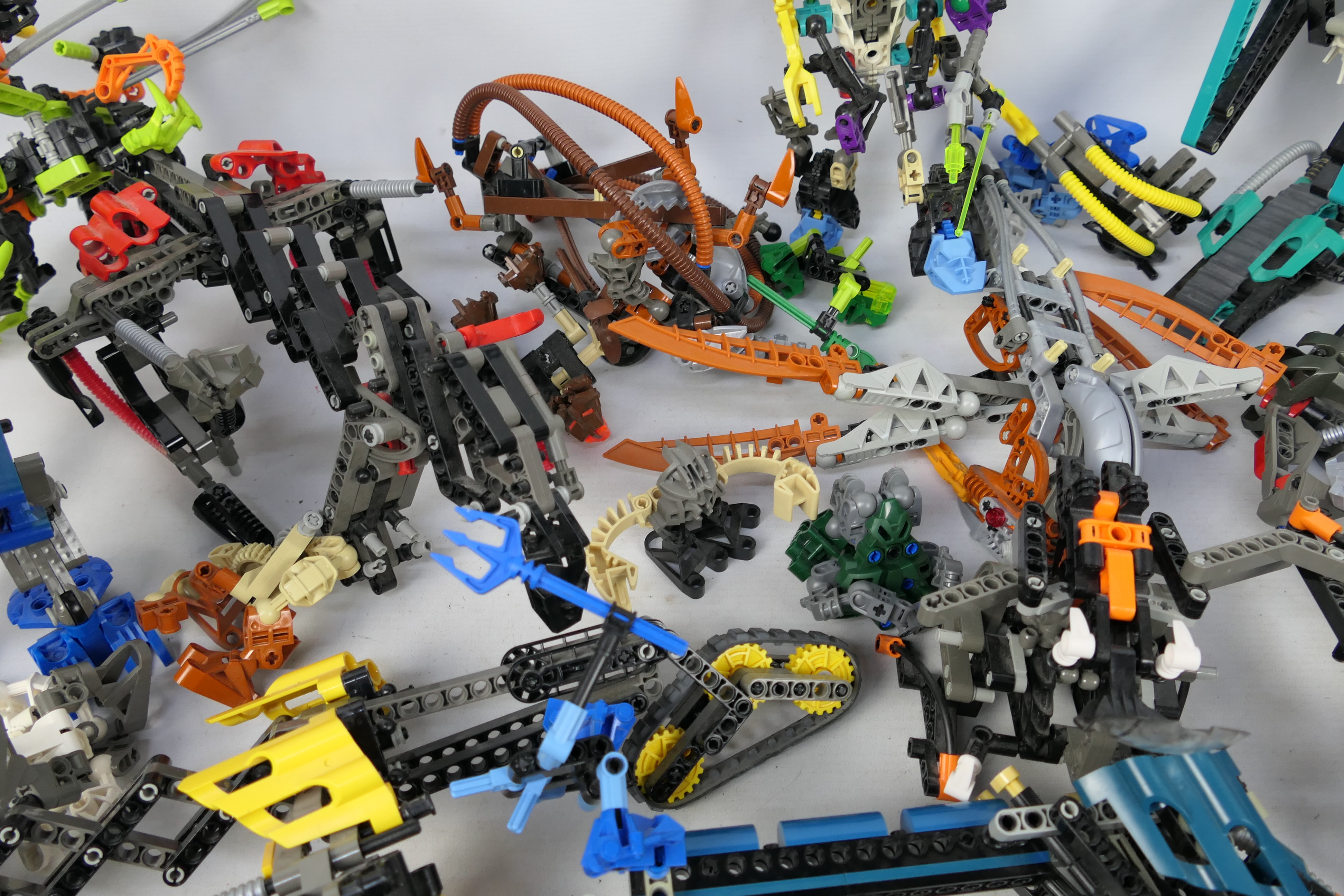 Lego - Bionicles - A collection of unboxed Lego including 15 x large Bionicle figures, - Image 5 of 7