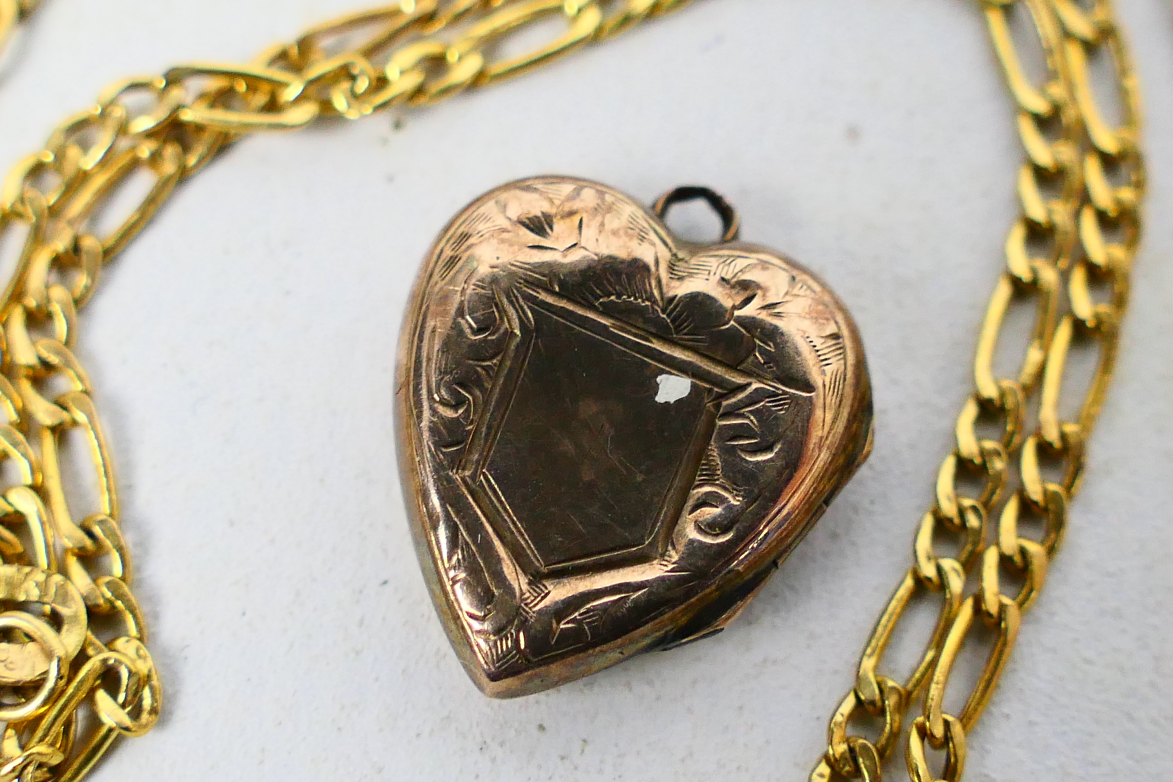 Scrap Gold - A 9ct yellow gold necklace and a rose metal heart shaped locket, 1.9 grams all in. - Image 2 of 3