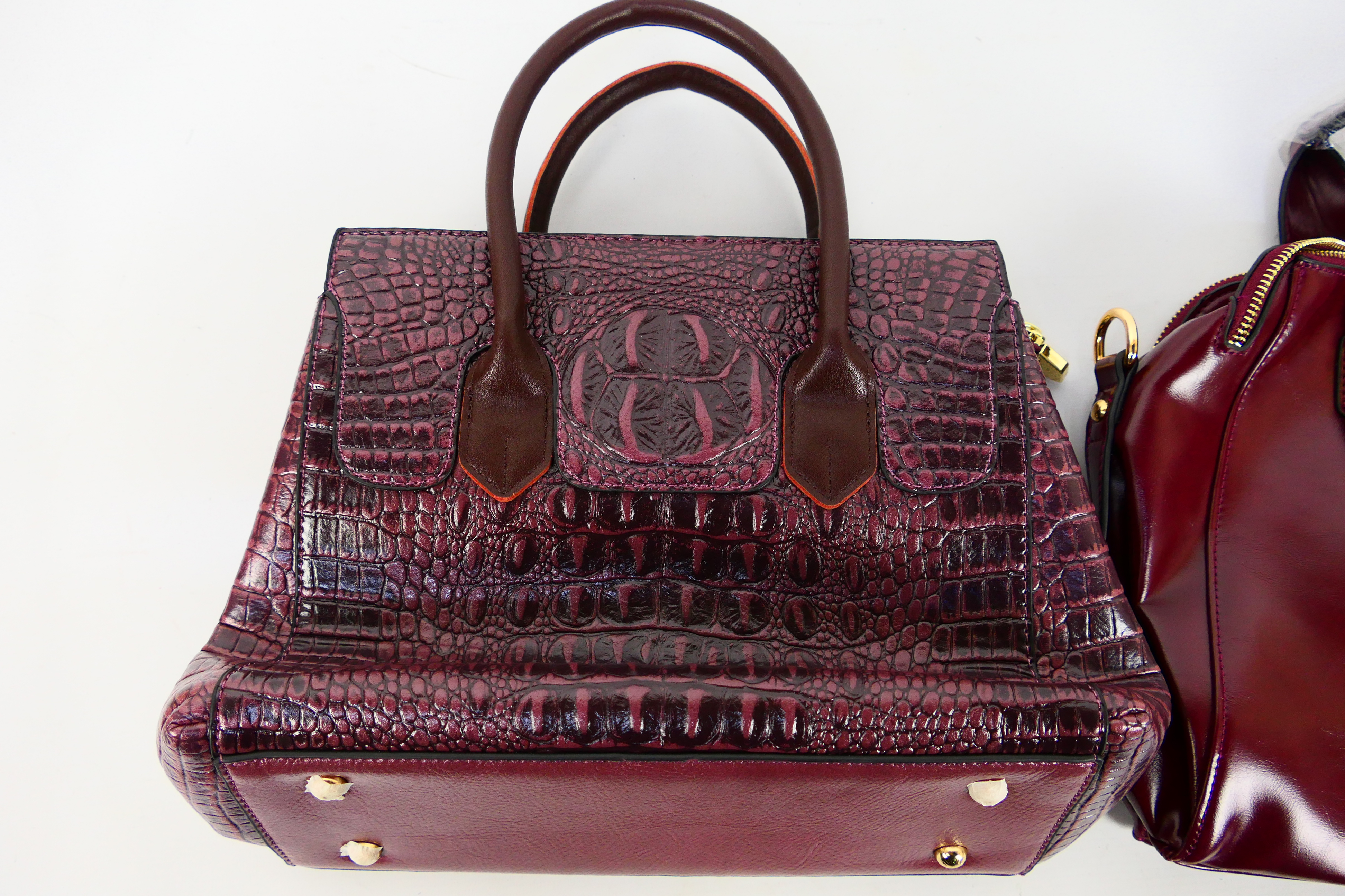 Vaschy - Lirenniao - a maroon Vaschy handbag with tags and shoulder strap, - Image 2 of 5