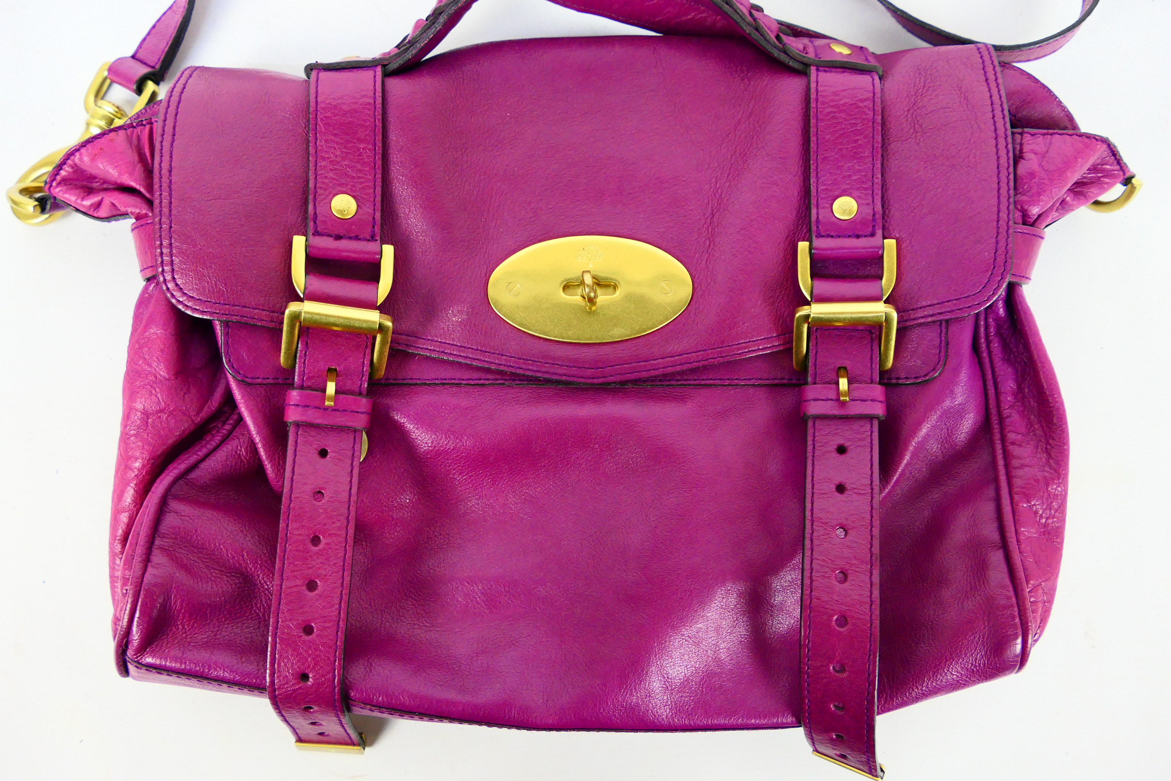 Mulberry - A raspberry Mulberry leather handbag - Handbag has one interior zip pocket and one pouch. - Image 2 of 9