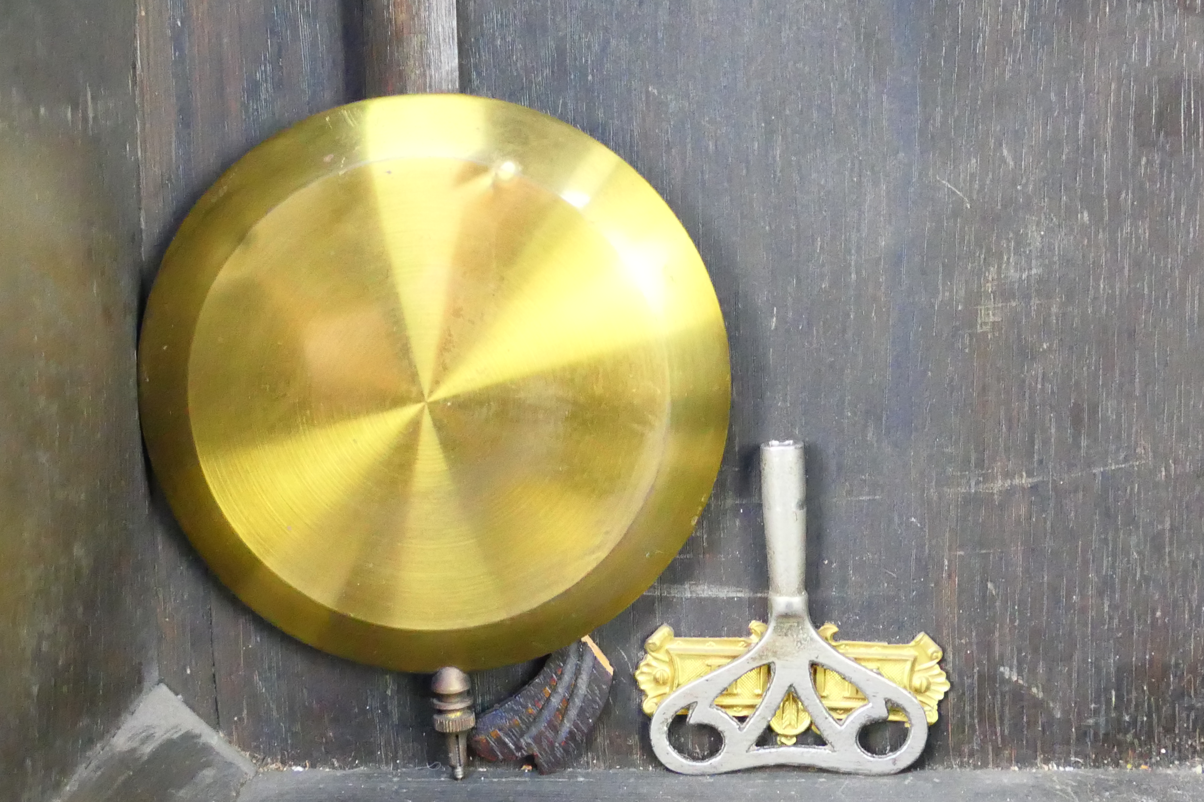 A dark brown wall clock. Wall clock is marked Glocken-Gong. Wall clock comes with key and pendulum. - Image 4 of 5