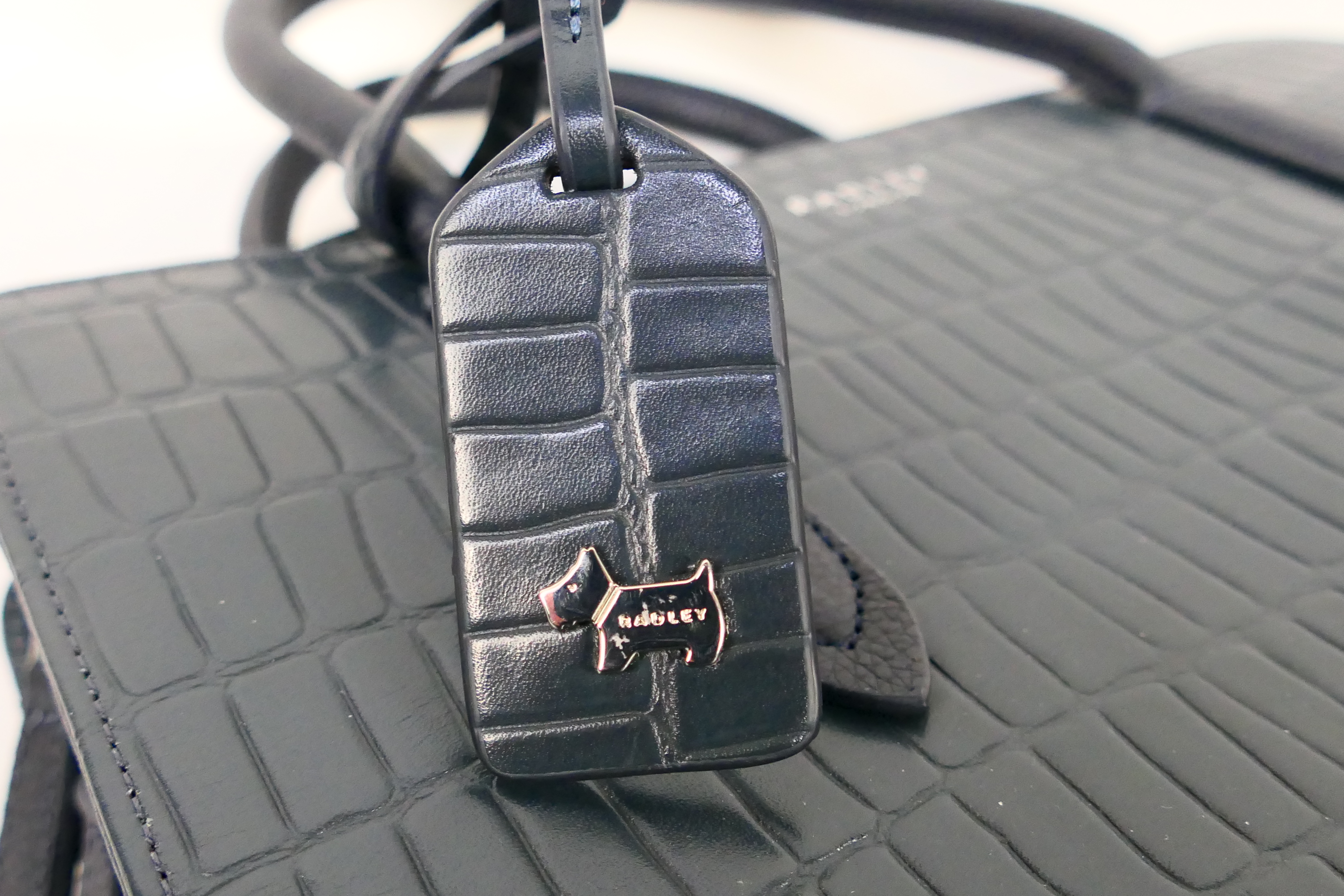Radley - A dark blue Radley London leather handbag with shoulder strap - Handbag has one inner zip - Image 6 of 9